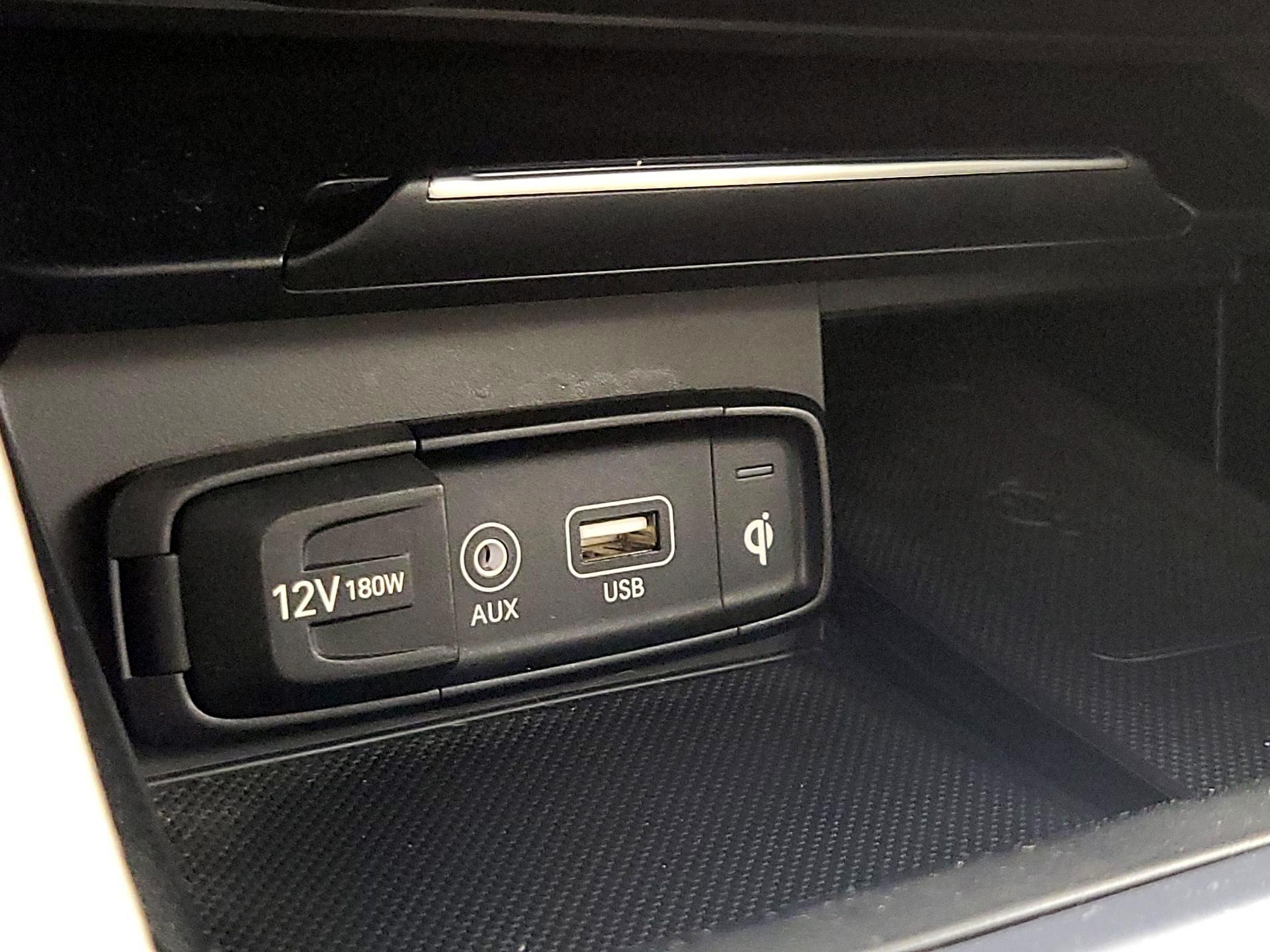 Thumbnail: 2019 Genesis G70 - 19