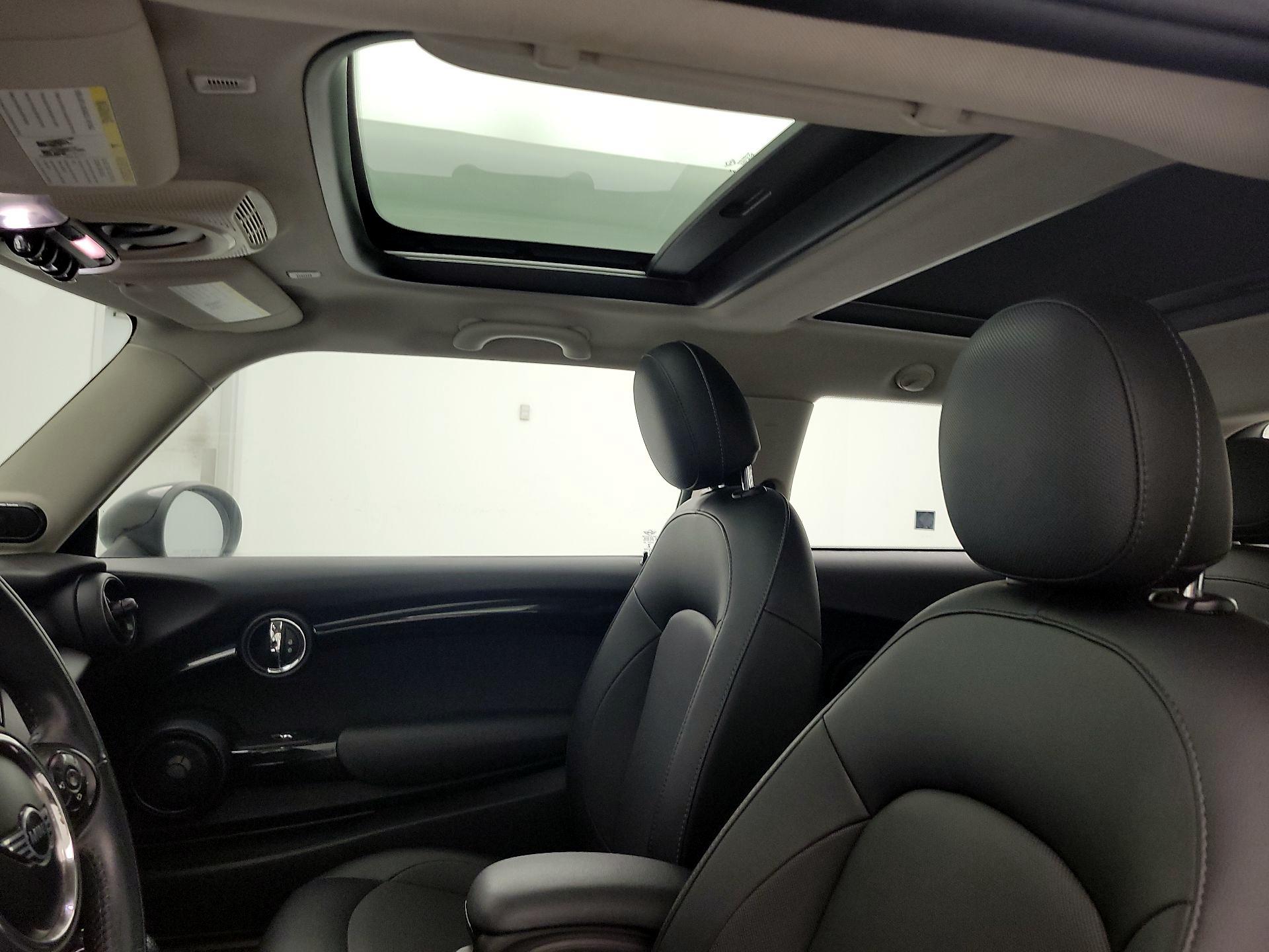 Thumbnail: 2019 MINI Cooper Hardtop - 17