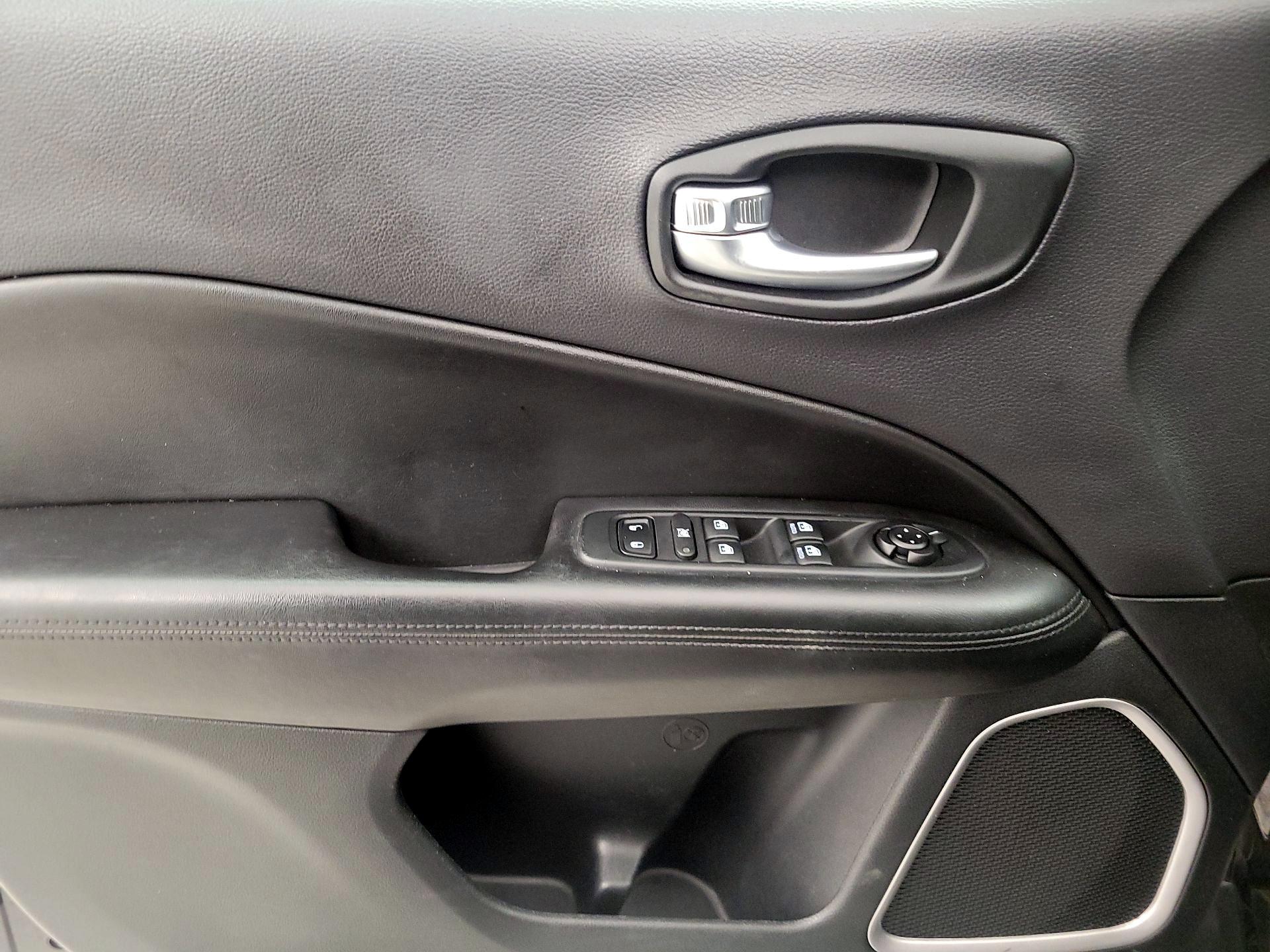 Thumbnail: 2018 Jeep Compass - 12