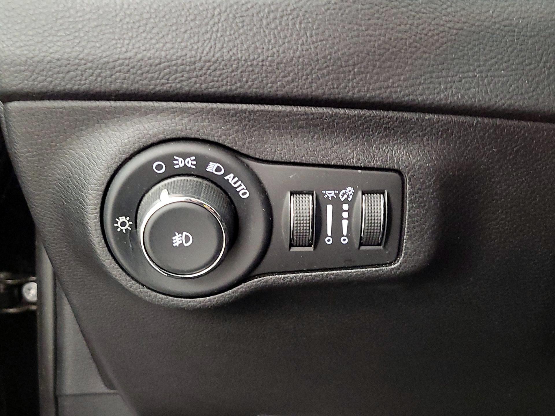 Thumbnail: 2018 Jeep Compass - 13