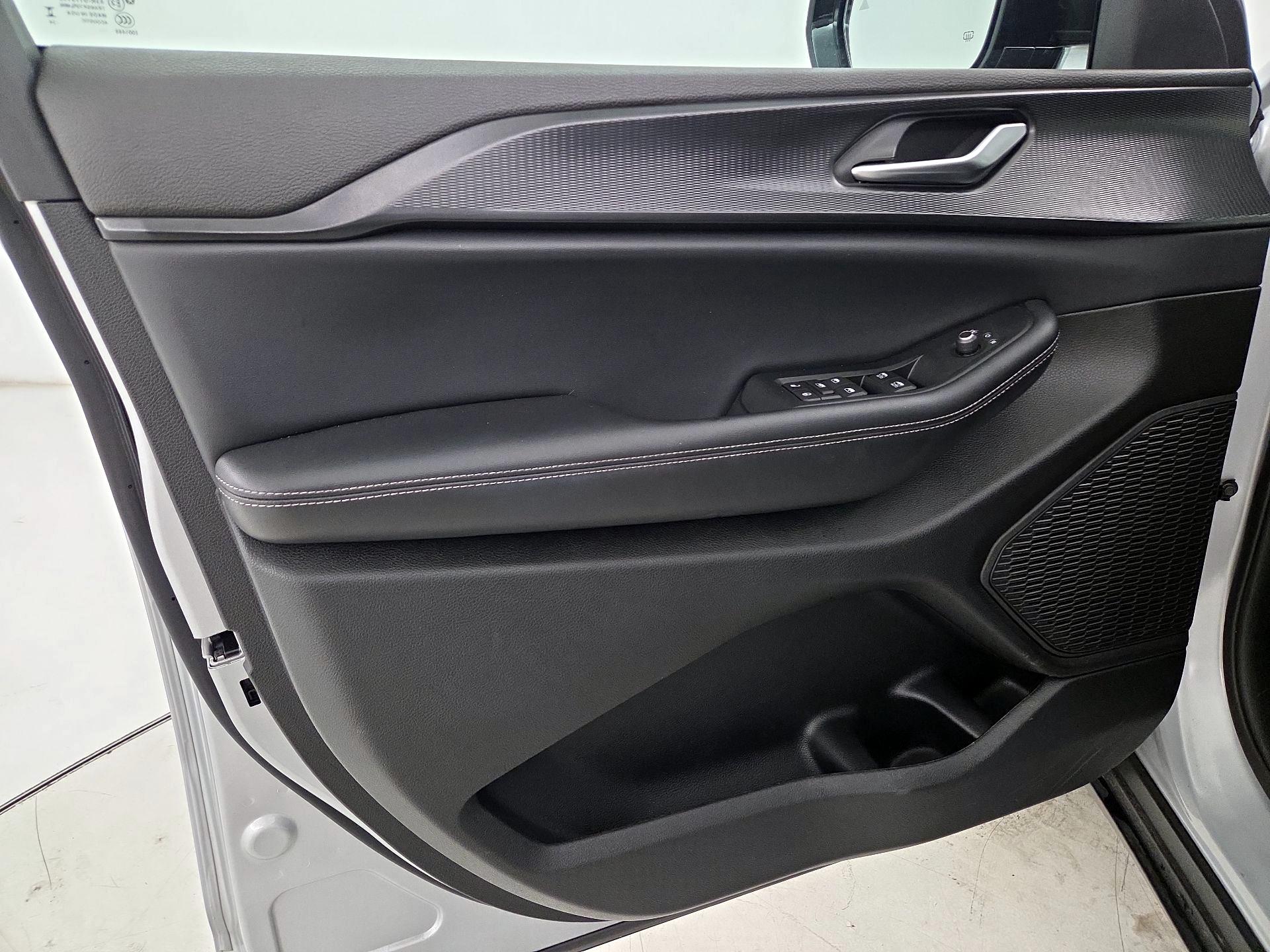 Thumbnail: 2024 Jeep Grand Cherokee - 12