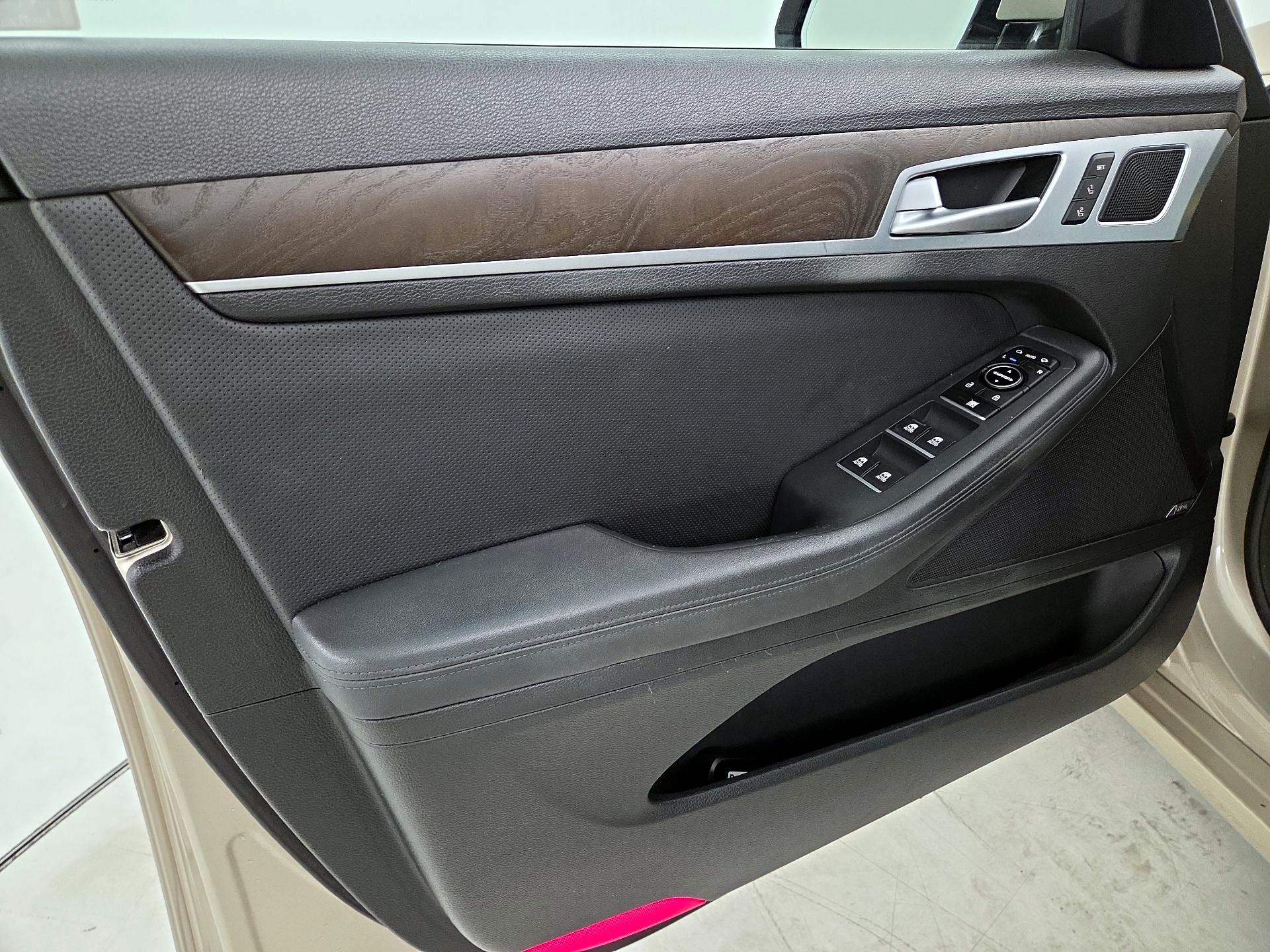 Thumbnail: 2015 Hyundai Genesis - 12