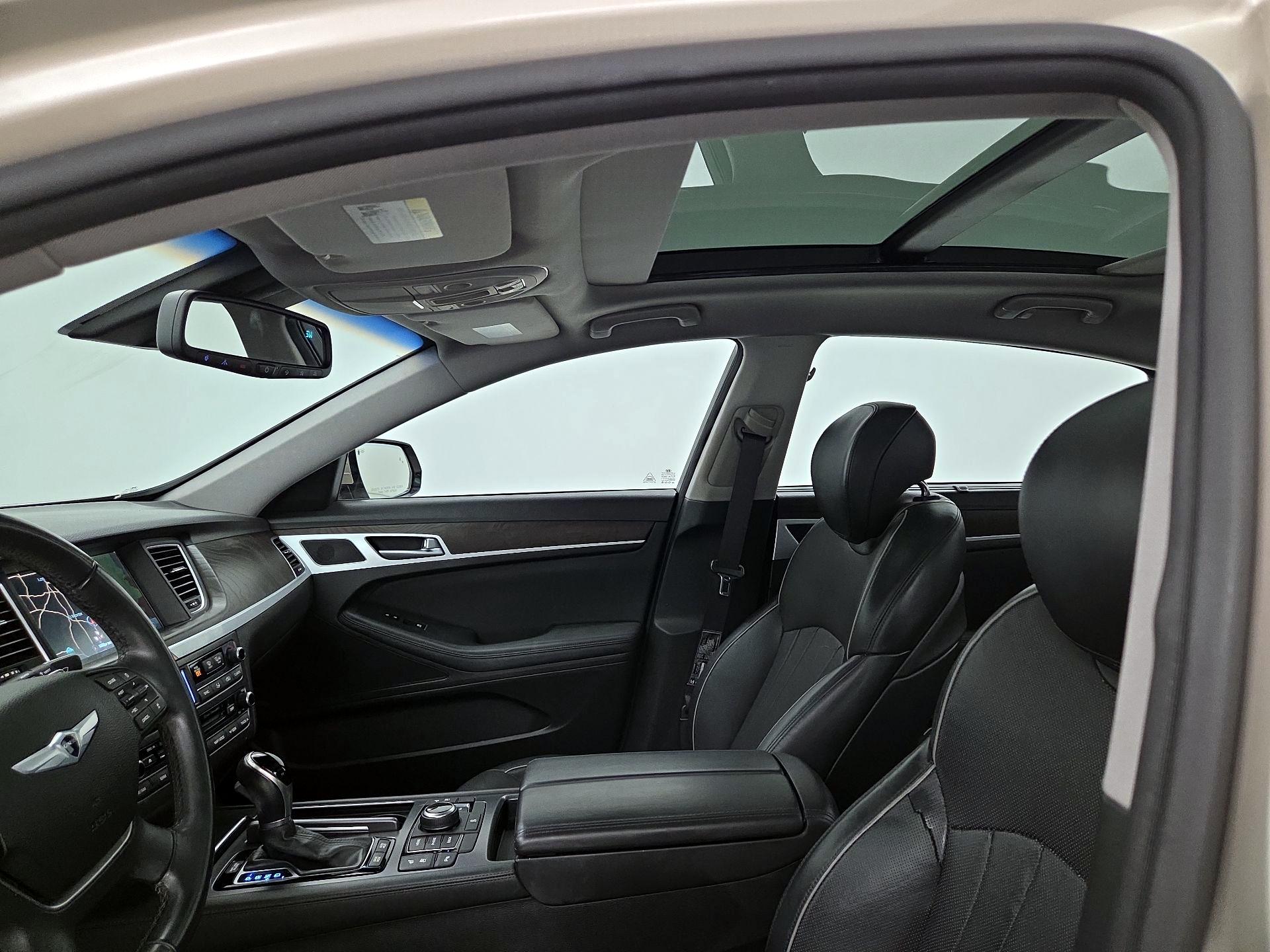 Thumbnail: 2015 Hyundai Genesis - 20