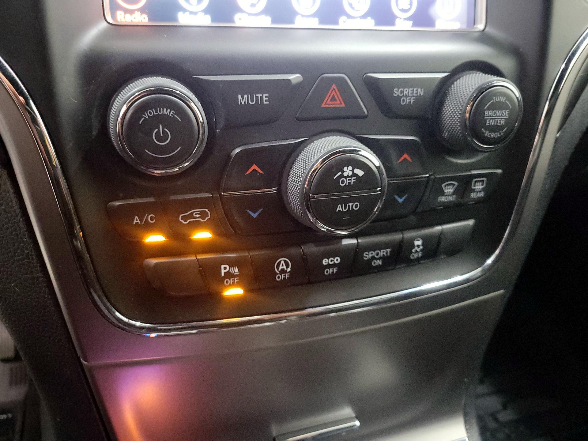 Thumbnail: 2018 Jeep Grand Cherokee - 17