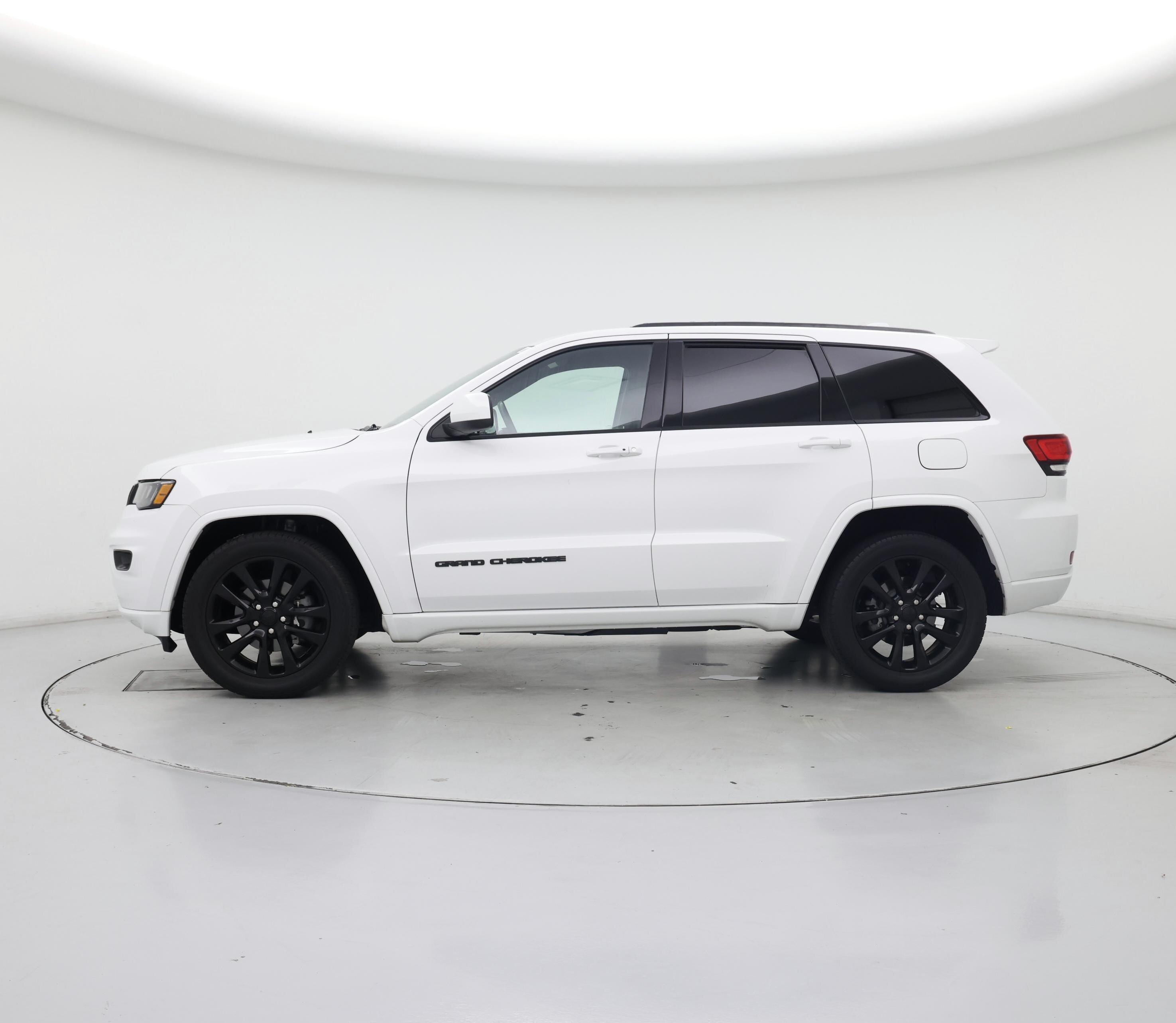 Thumbnail: 2018 Jeep Grand Cherokee - 3