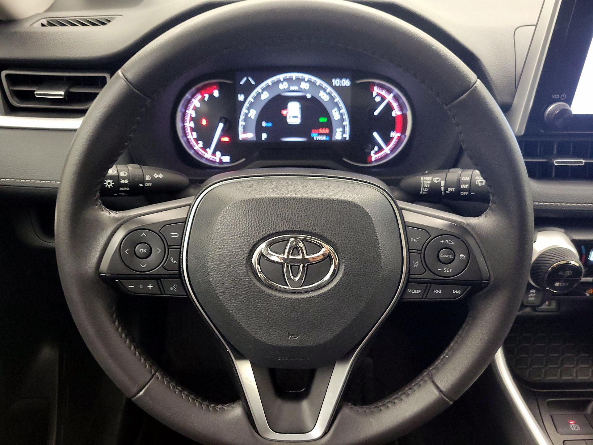 Thumbnail: 2025 Toyota RAV4 - 10