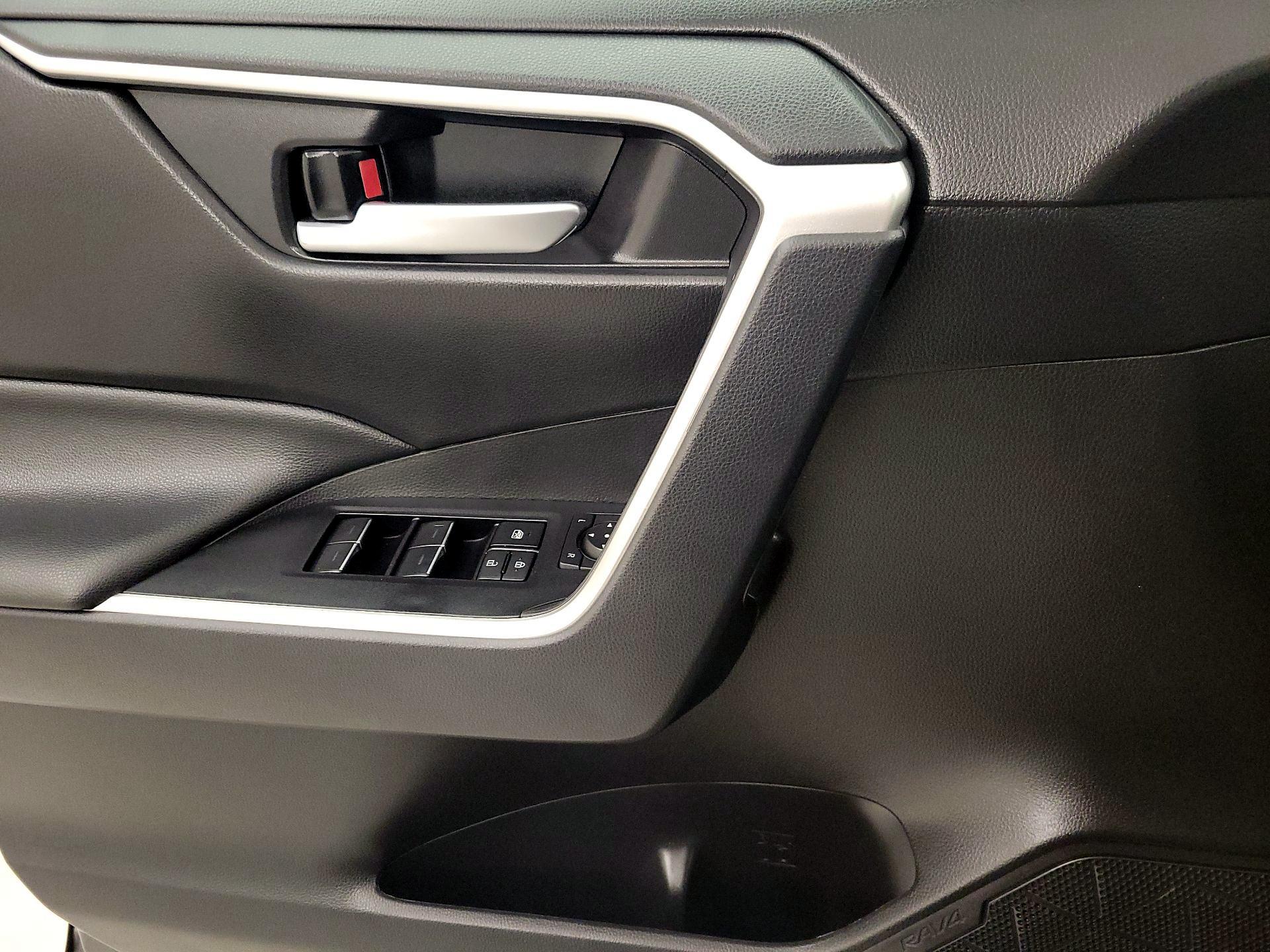 Thumbnail: 2025 Toyota RAV4 - 12