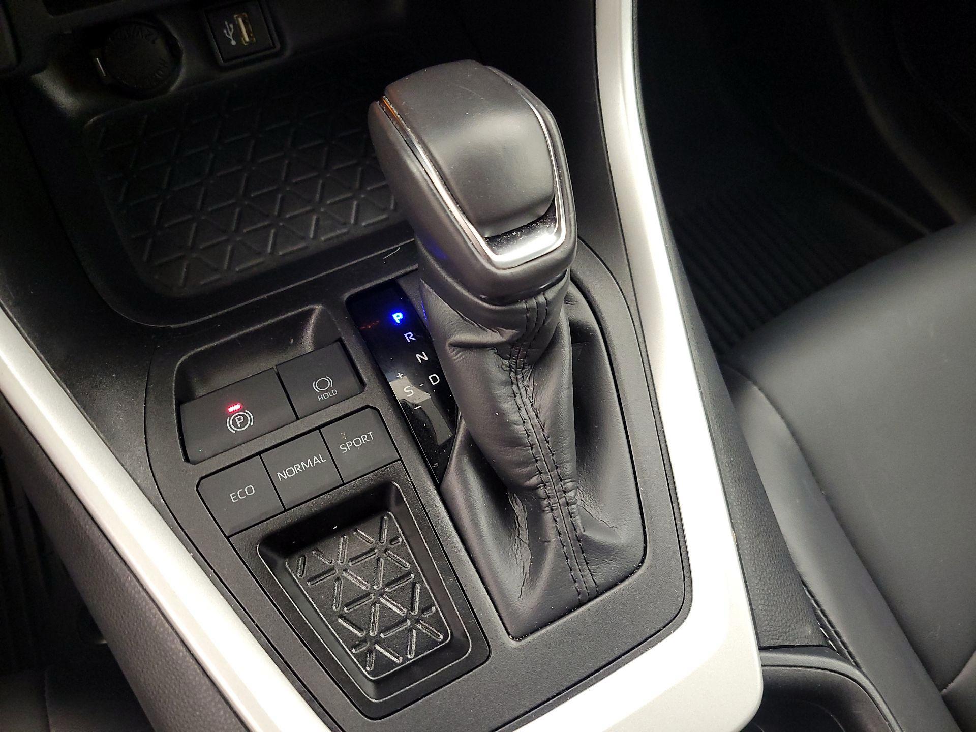 Thumbnail: 2025 Toyota RAV4 - 17