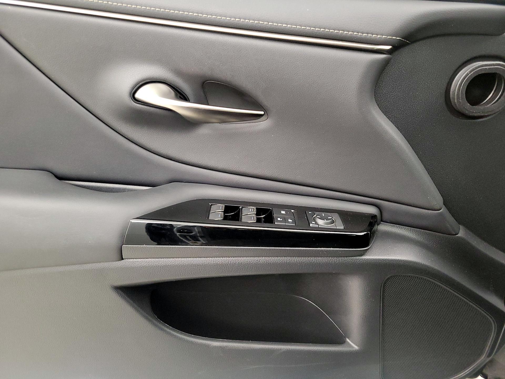 Thumbnail: 2022 Lexus ES - 12