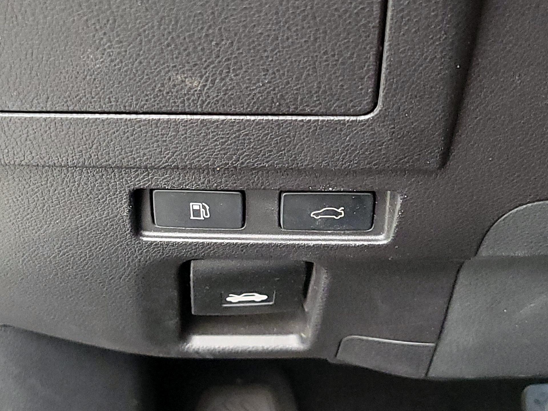 Thumbnail: 2022 Lexus ES - 13