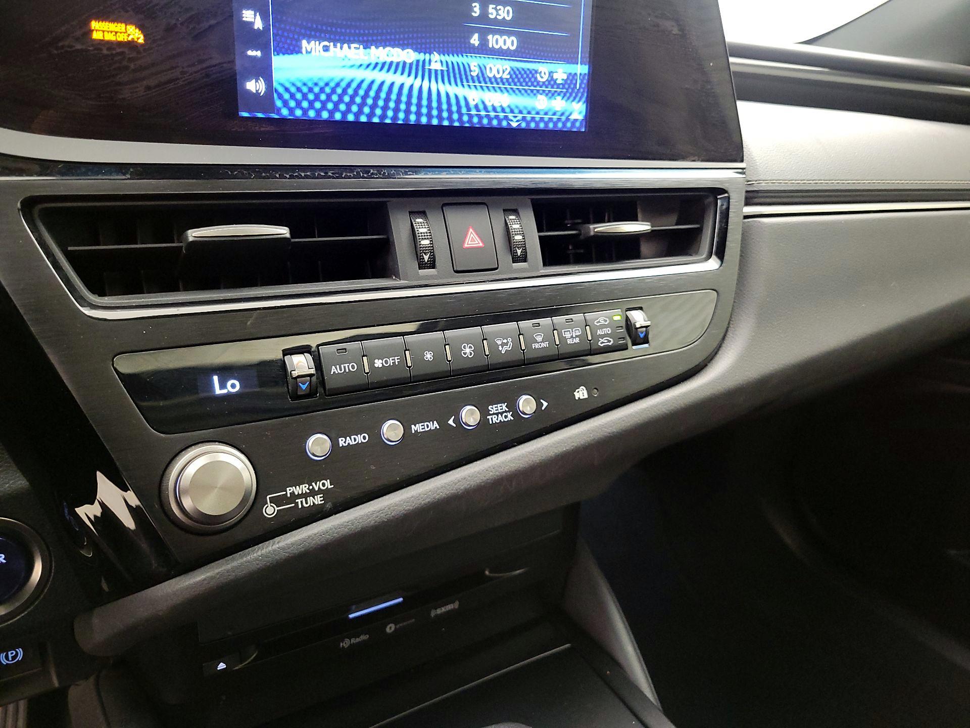 Thumbnail: 2022 Lexus ES - 16