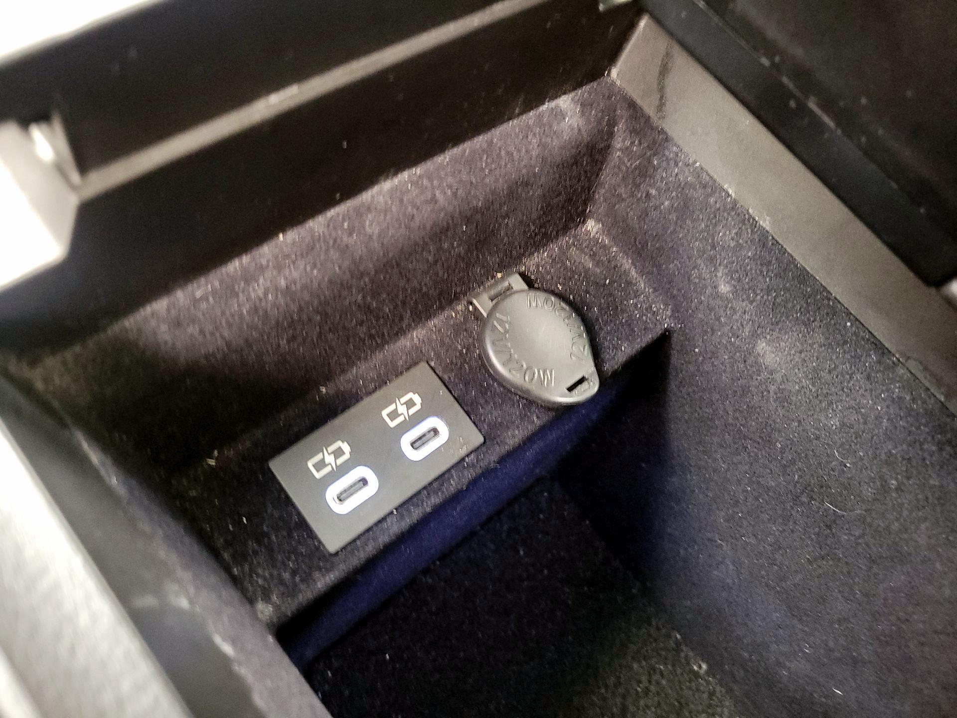 Thumbnail: 2022 Lexus ES - 18