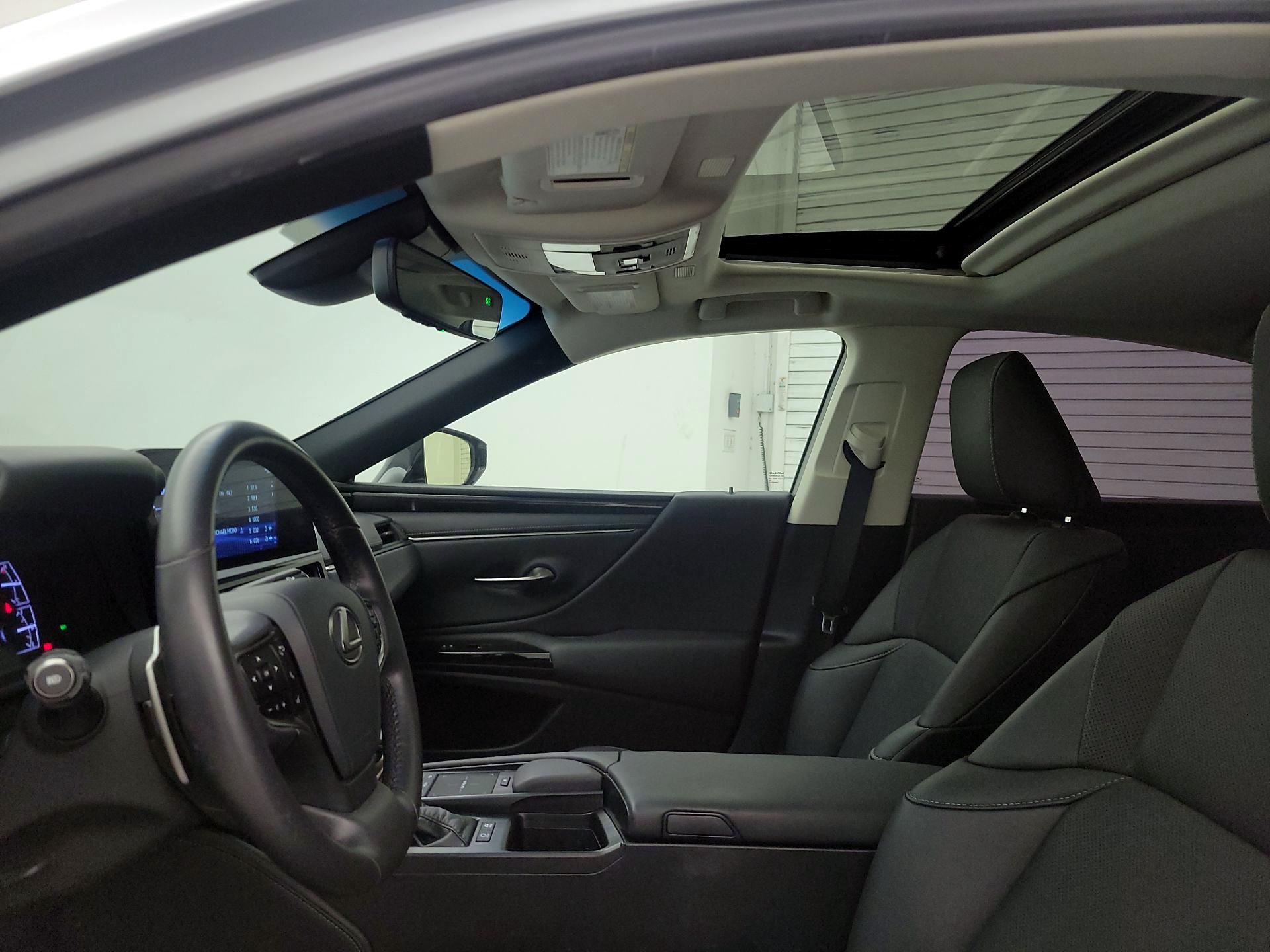 Thumbnail: 2022 Lexus ES - 19