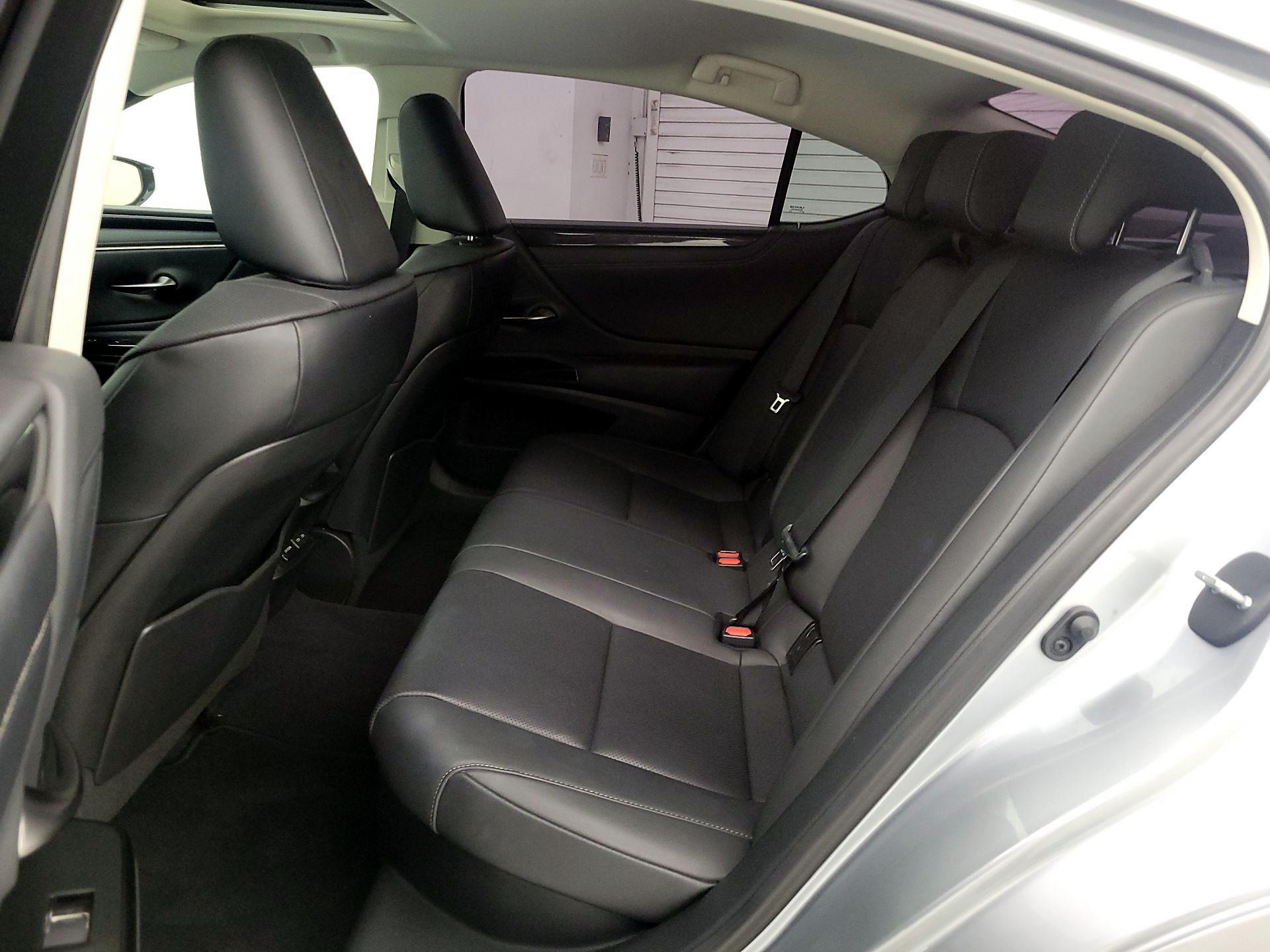 Thumbnail: 2022 Lexus ES - 20