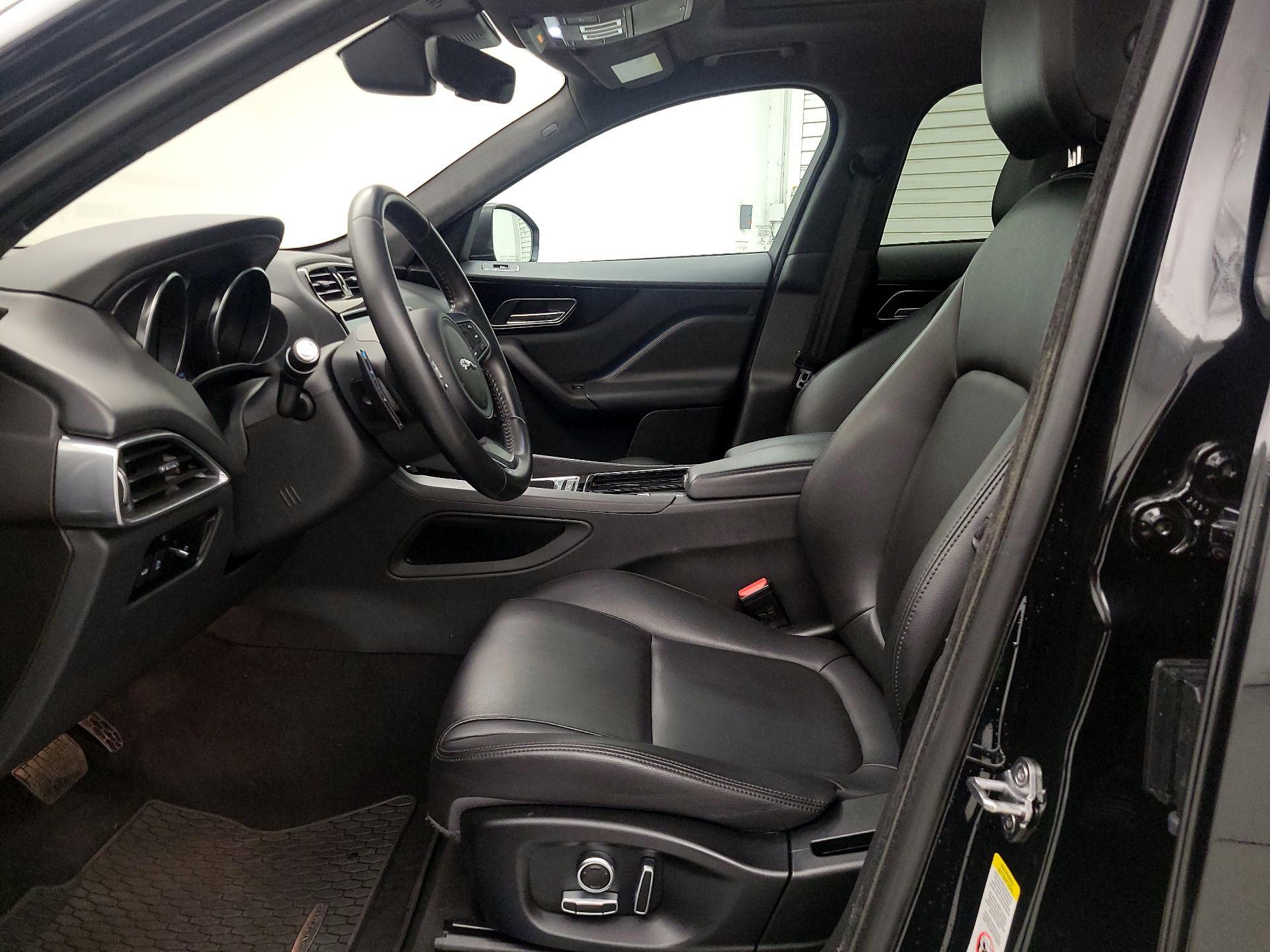 Thumbnail: 2020 Jaguar F-Pace - 11