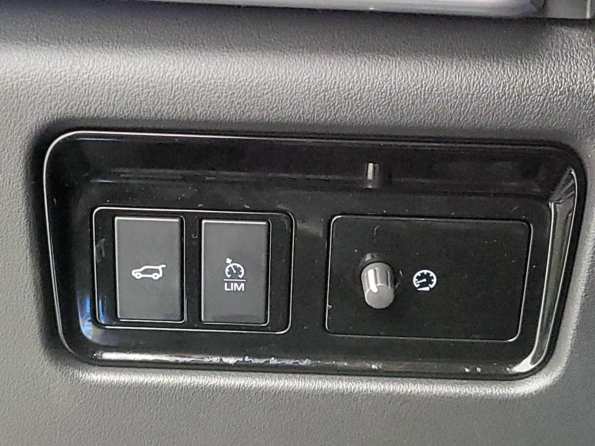 Thumbnail: 2020 Jaguar F-Pace - 13