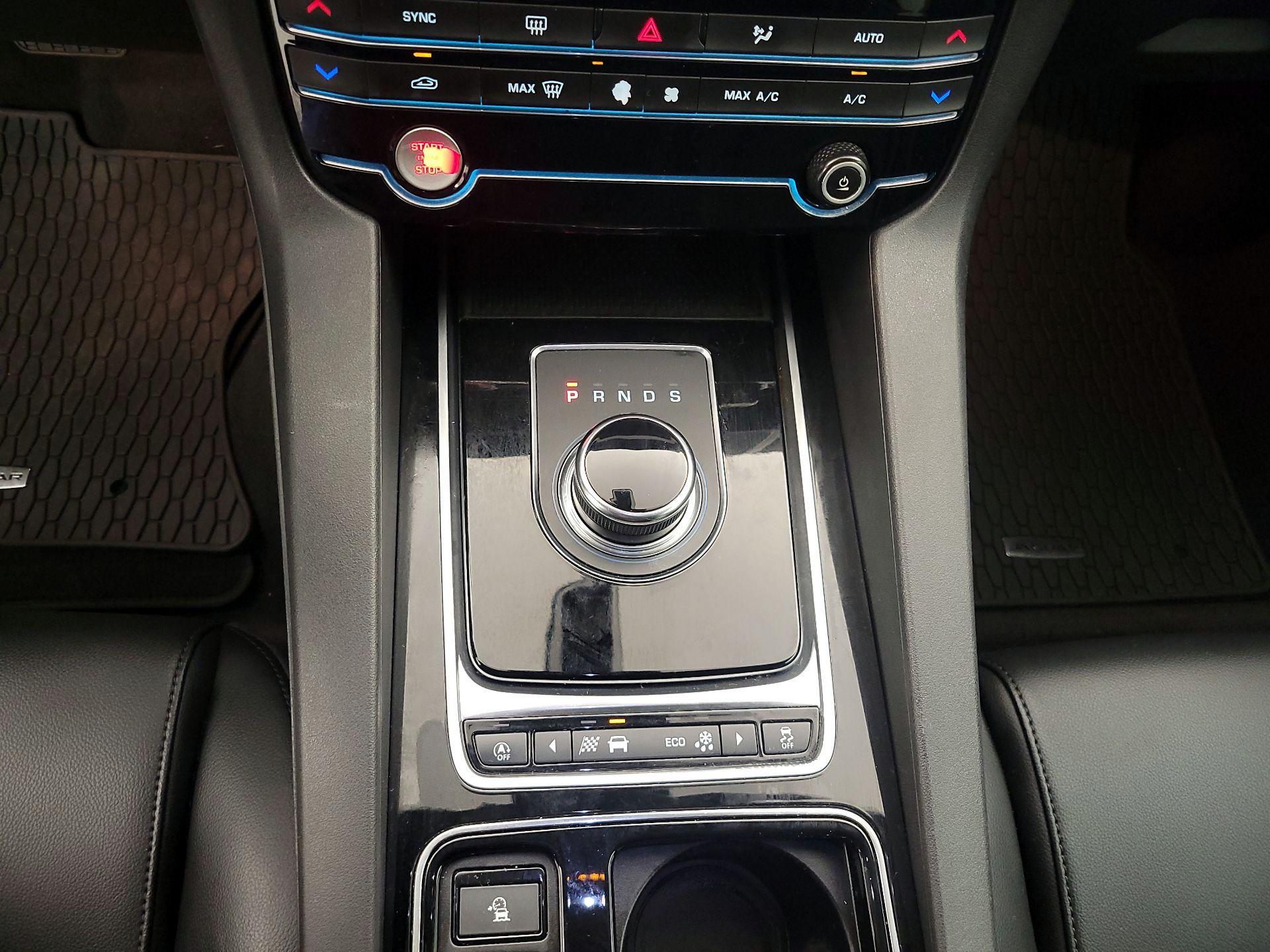 Thumbnail: 2020 Jaguar F-Pace - 17