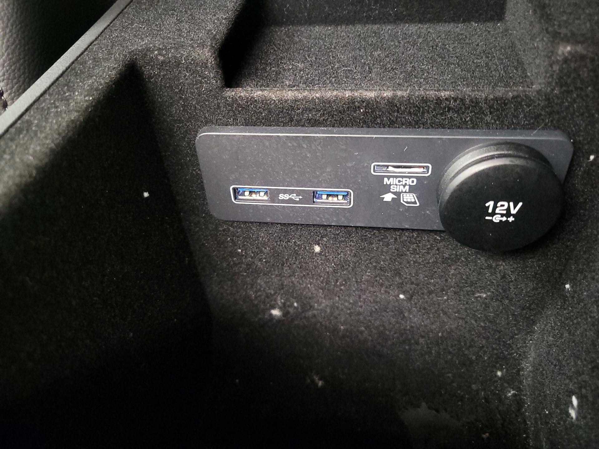 Thumbnail: 2020 Jaguar F-Pace - 18