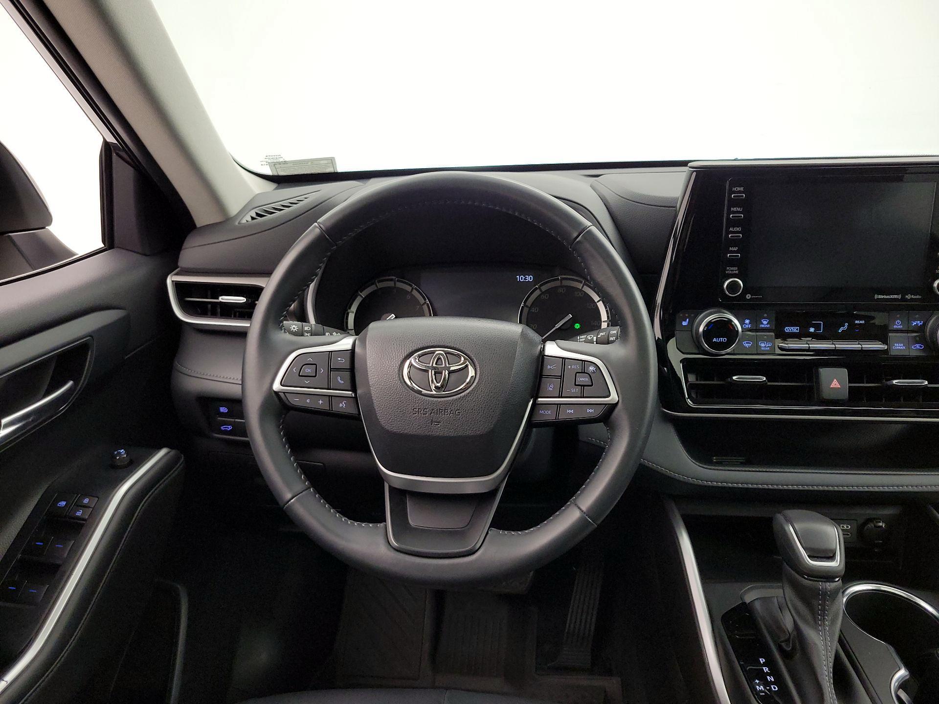 Thumbnail: 2022 Toyota Highlander - 10