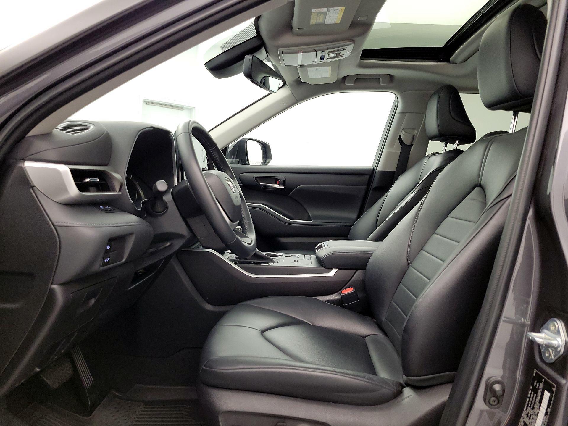 Thumbnail: 2022 Toyota Highlander - 11