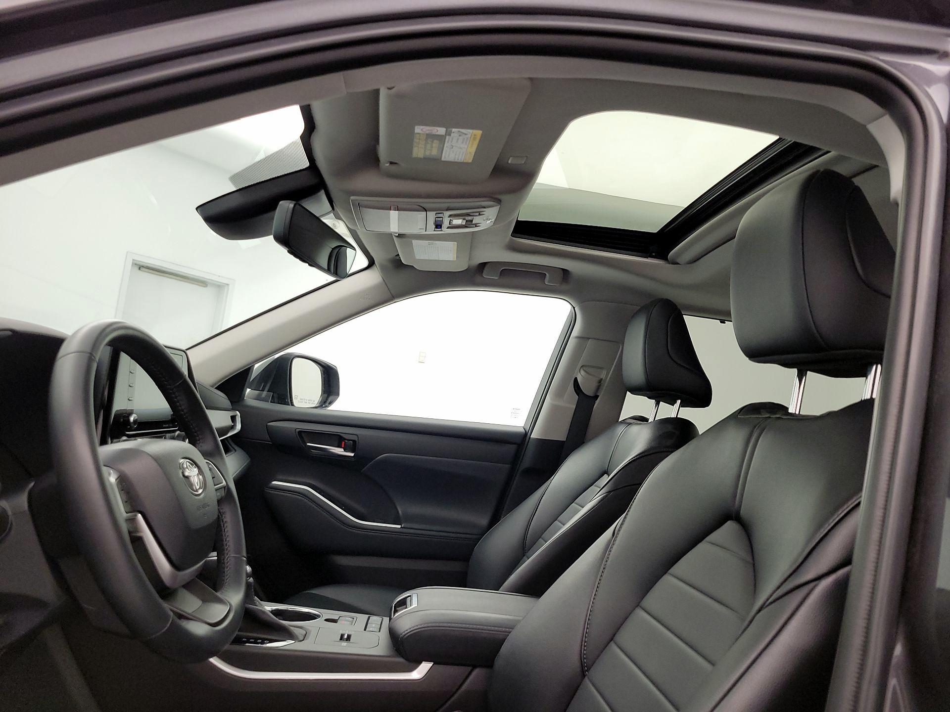 Thumbnail: 2022 Toyota Highlander - 20