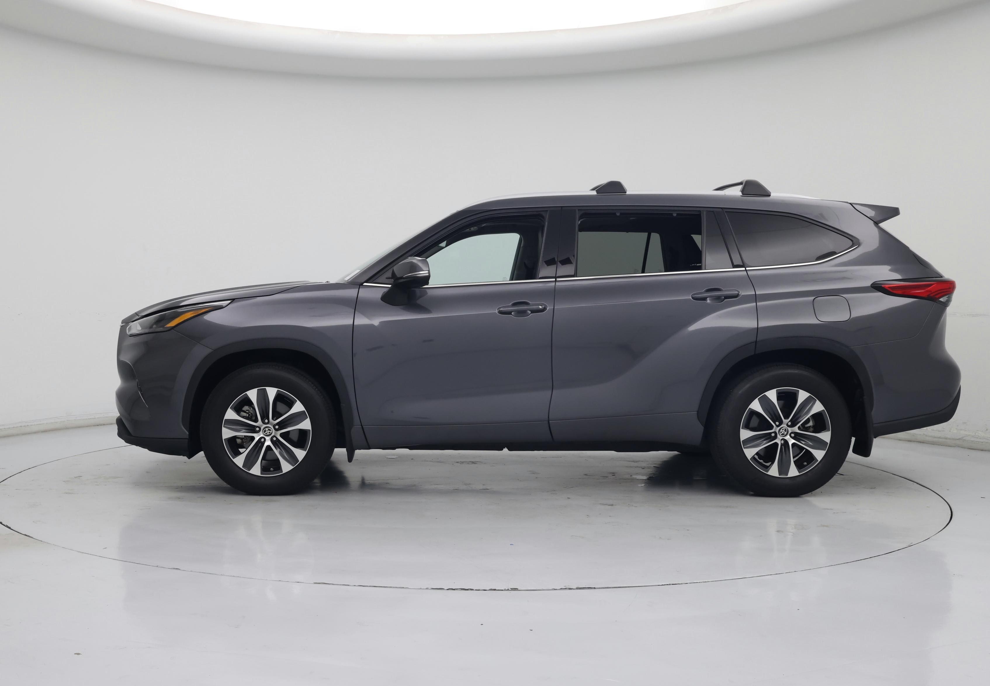 Thumbnail: 2022 Toyota Highlander - 3