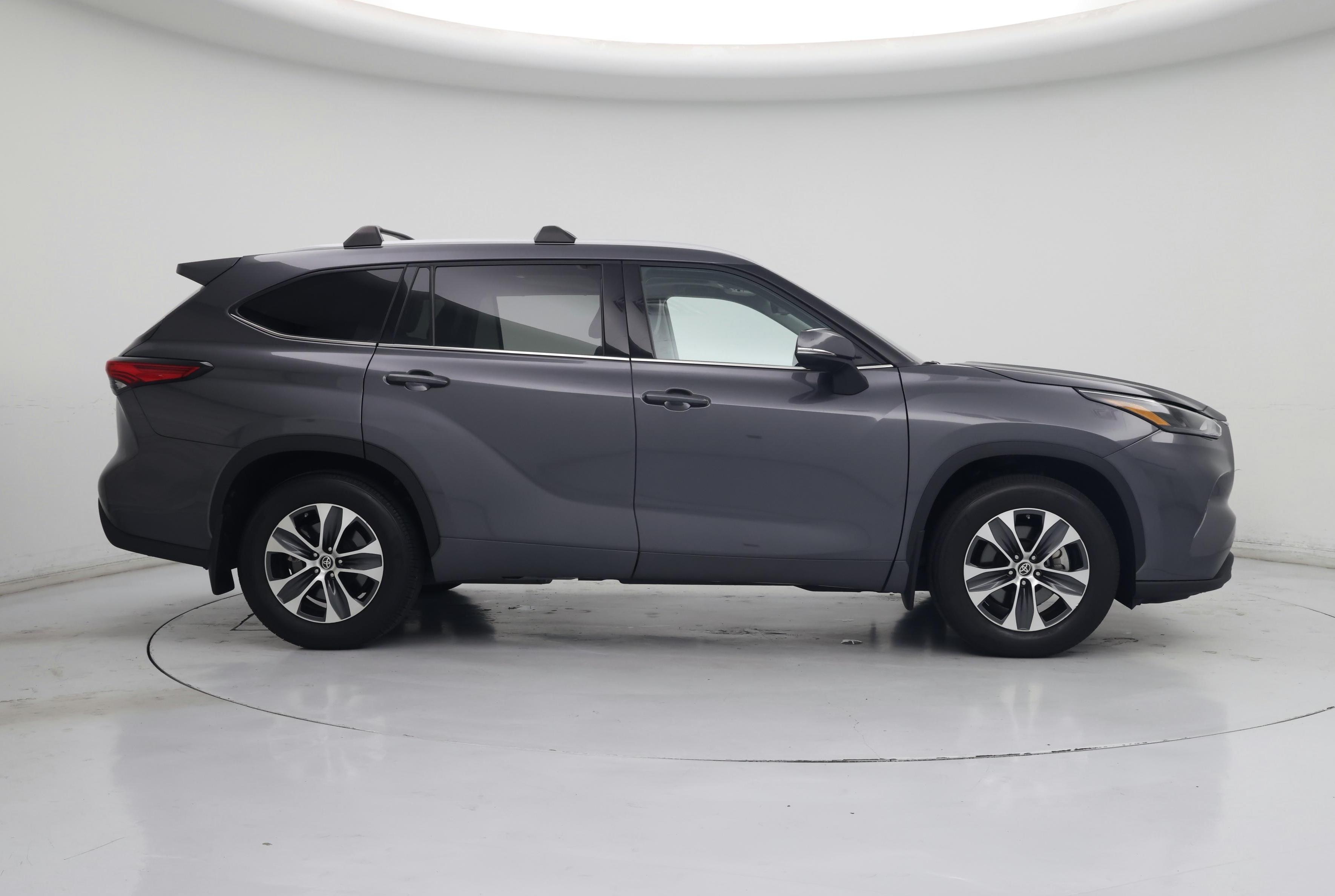 Thumbnail: 2022 Toyota Highlander - 7