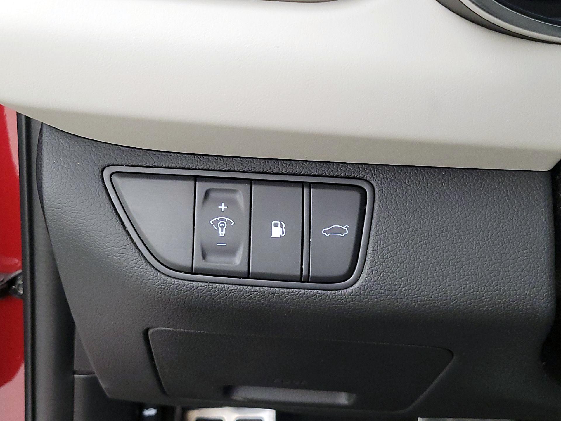 Thumbnail: 2022 Genesis G70 - 13