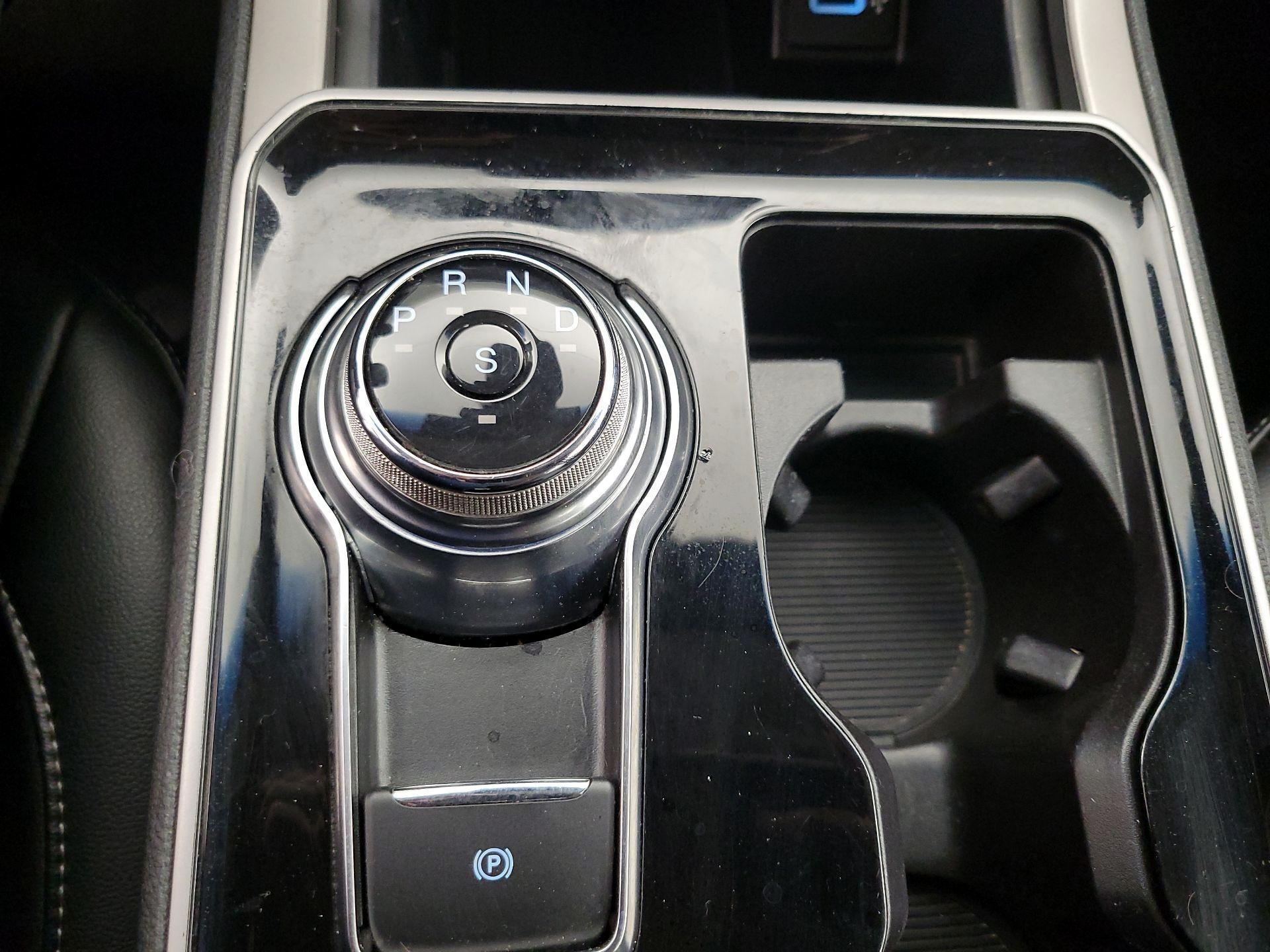 Thumbnail: 2020 Ford Edge - 18