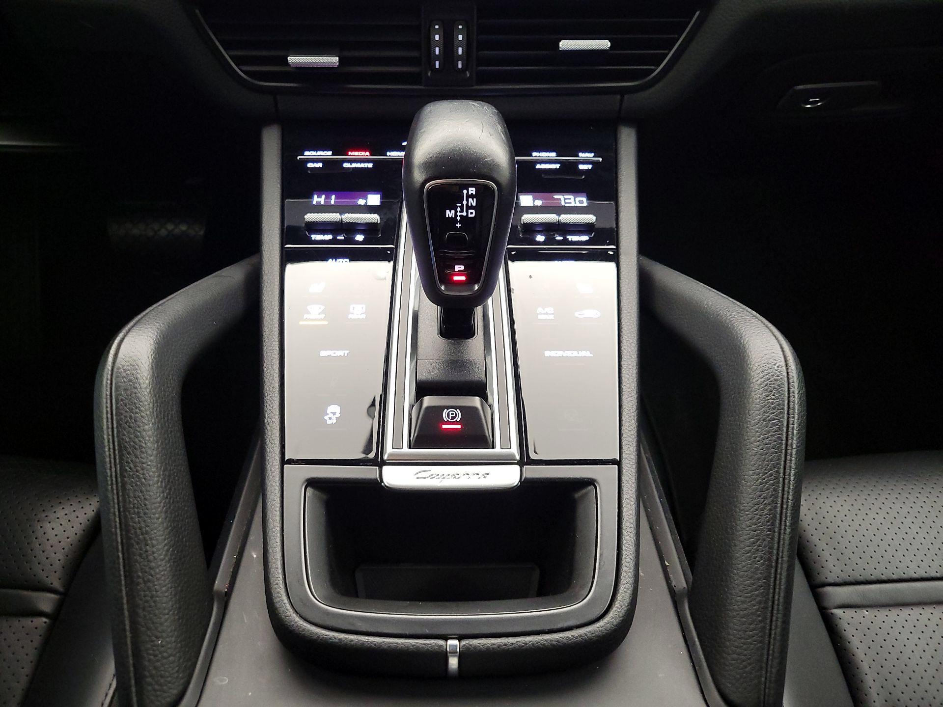 Thumbnail: 2022 Porsche Cayenne - 18