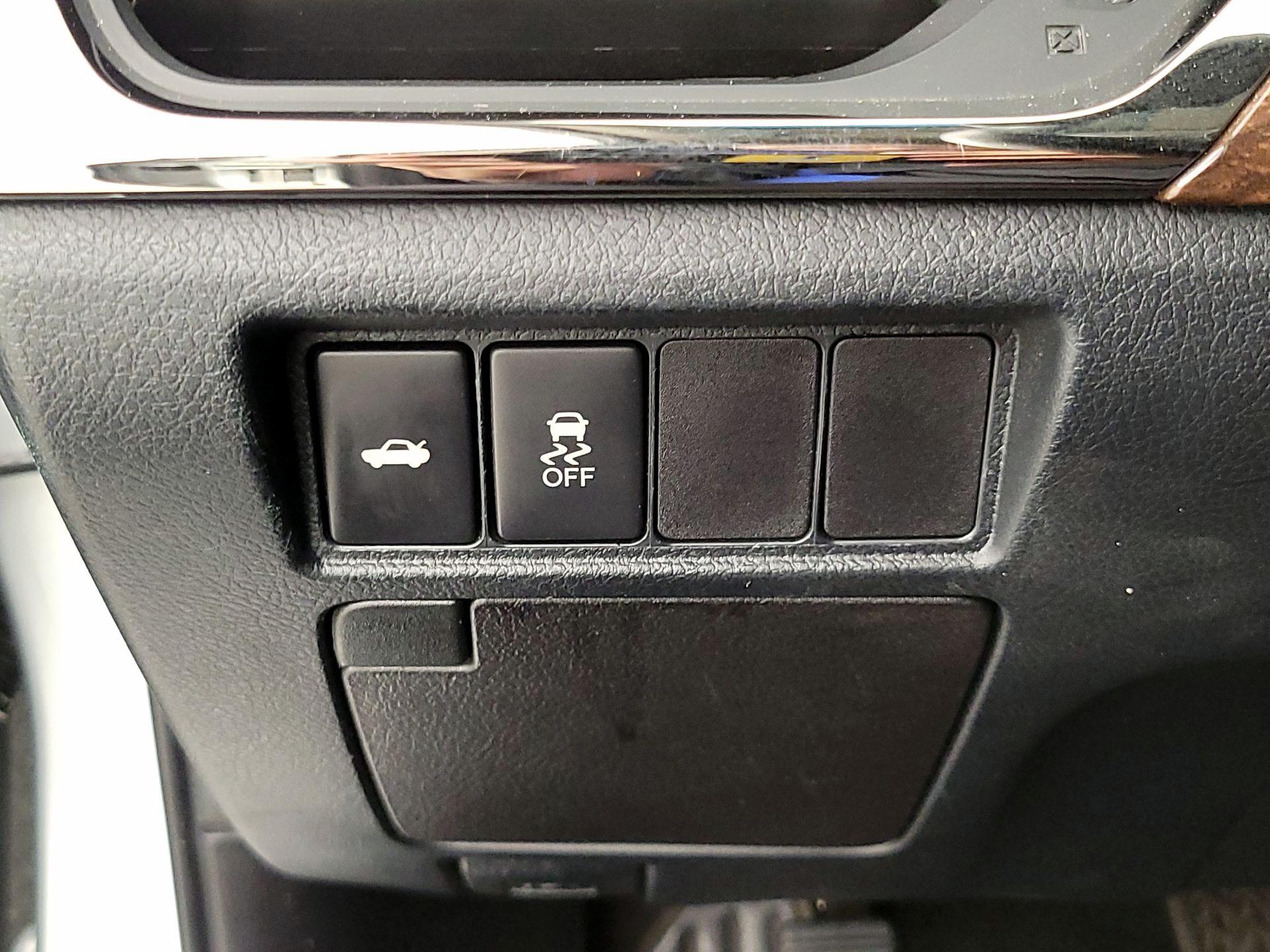 Thumbnail: 2015 Toyota Avalon - 13