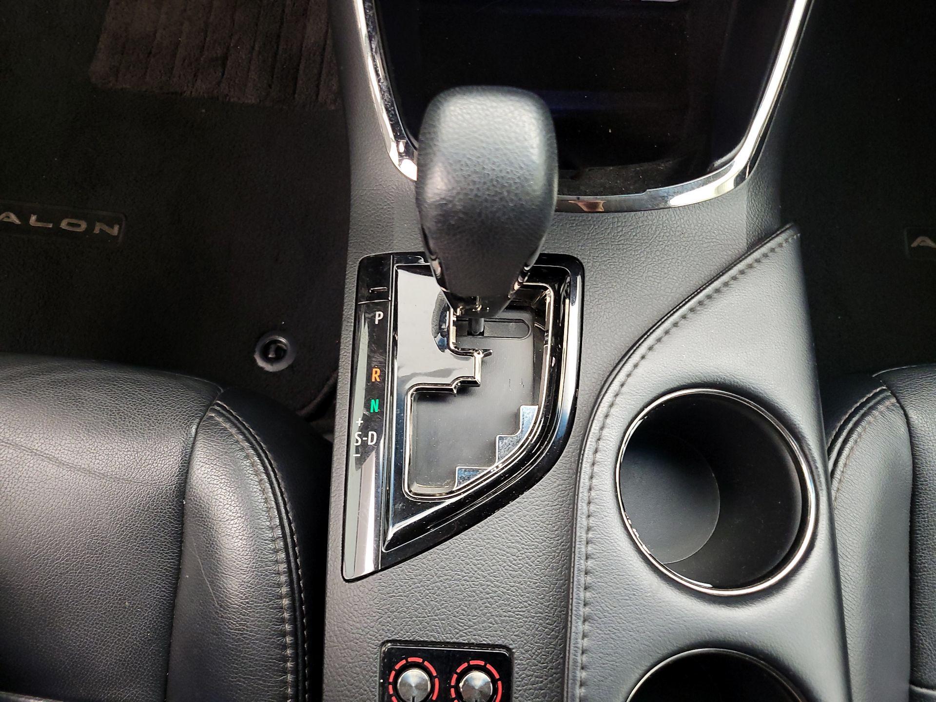 Thumbnail: 2015 Toyota Avalon - 17