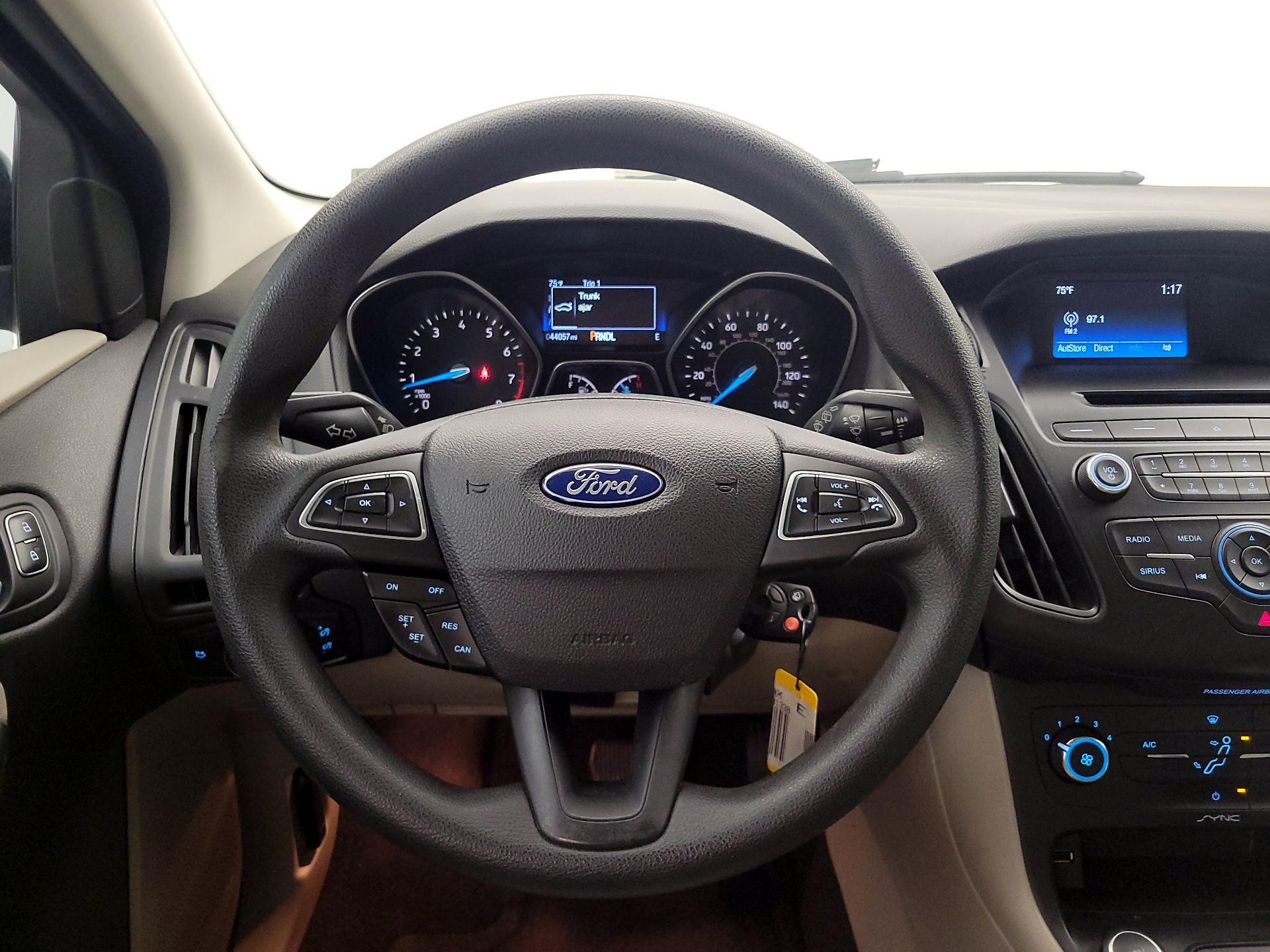 Thumbnail: 2015 Ford Focus - 10