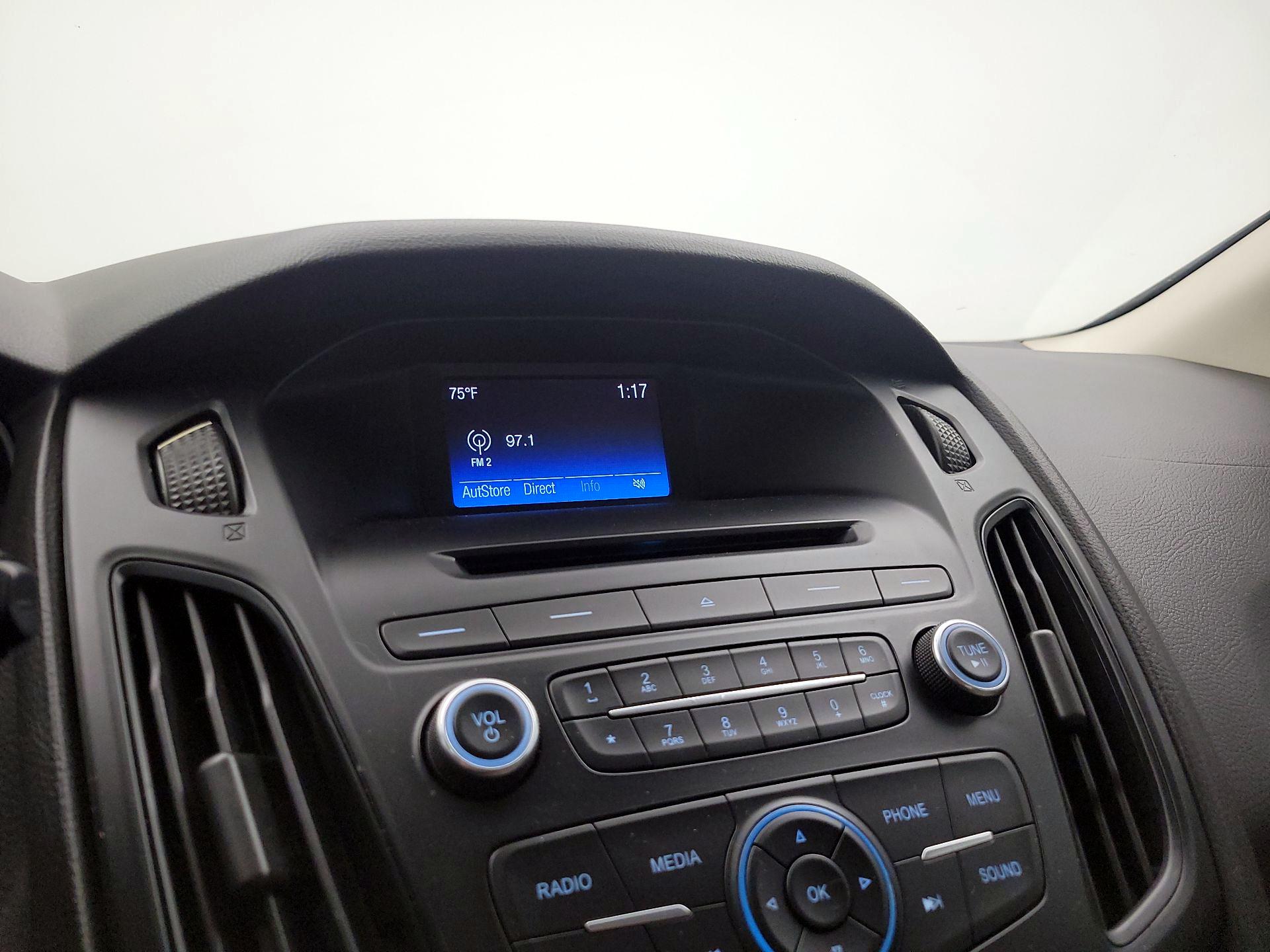 Thumbnail: 2015 Ford Focus - 15