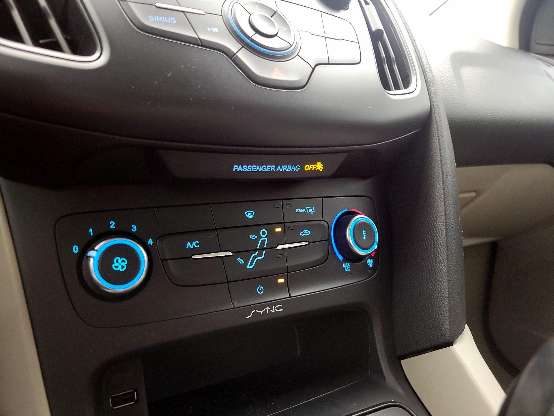 Thumbnail: 2015 Ford Focus - 16