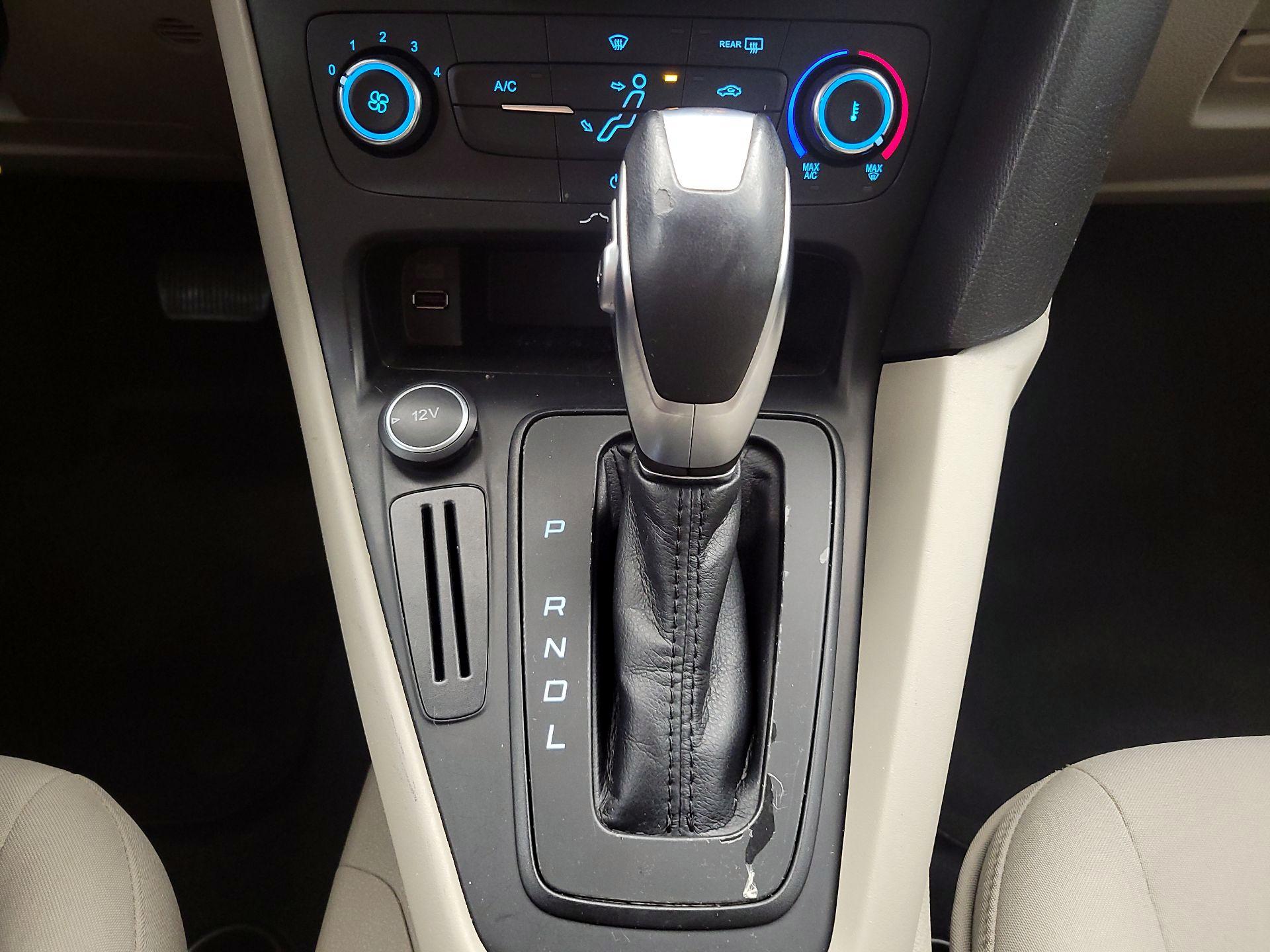 Thumbnail: 2015 Ford Focus - 17