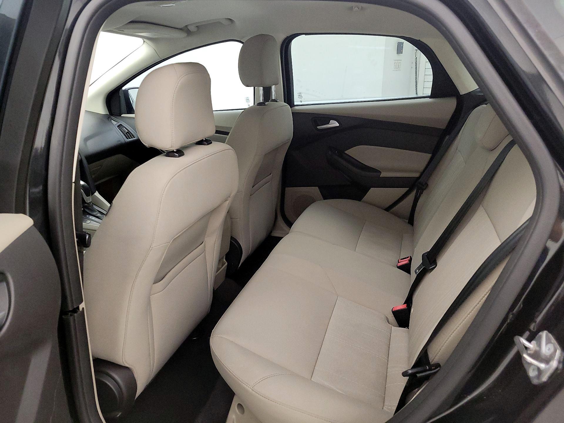 Thumbnail: 2015 Ford Focus - 19