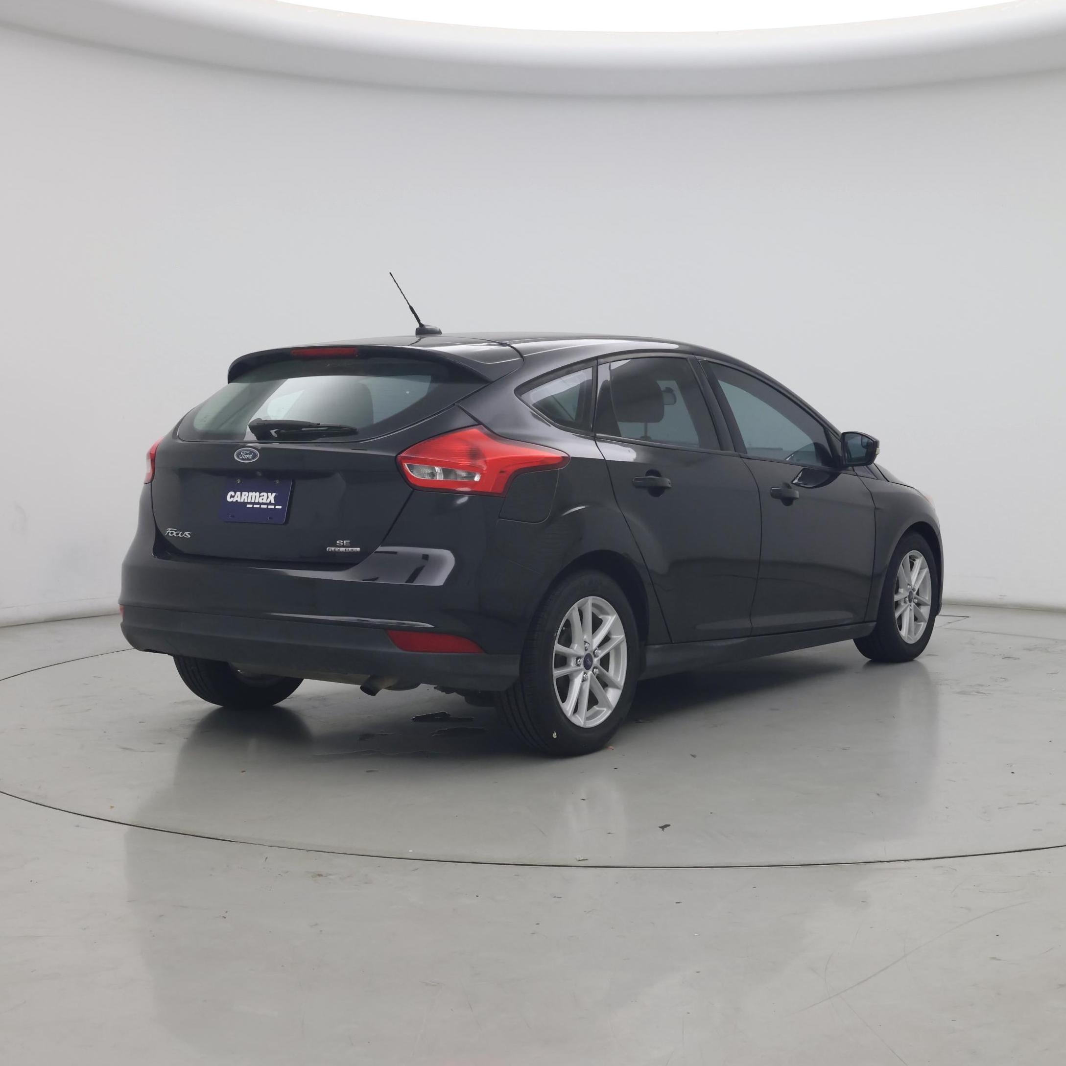 Thumbnail: 2015 Ford Focus - 8