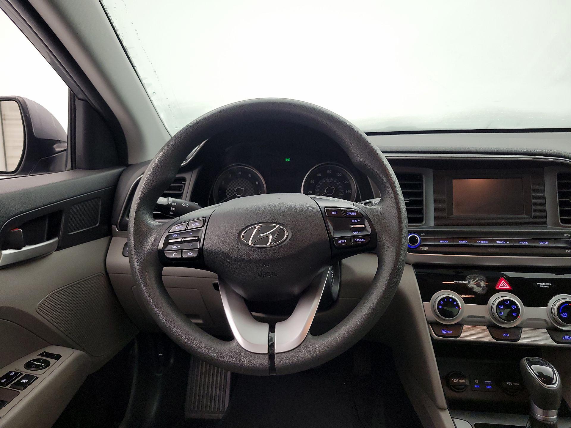 Thumbnail: 2019 Hyundai Elantra - 10