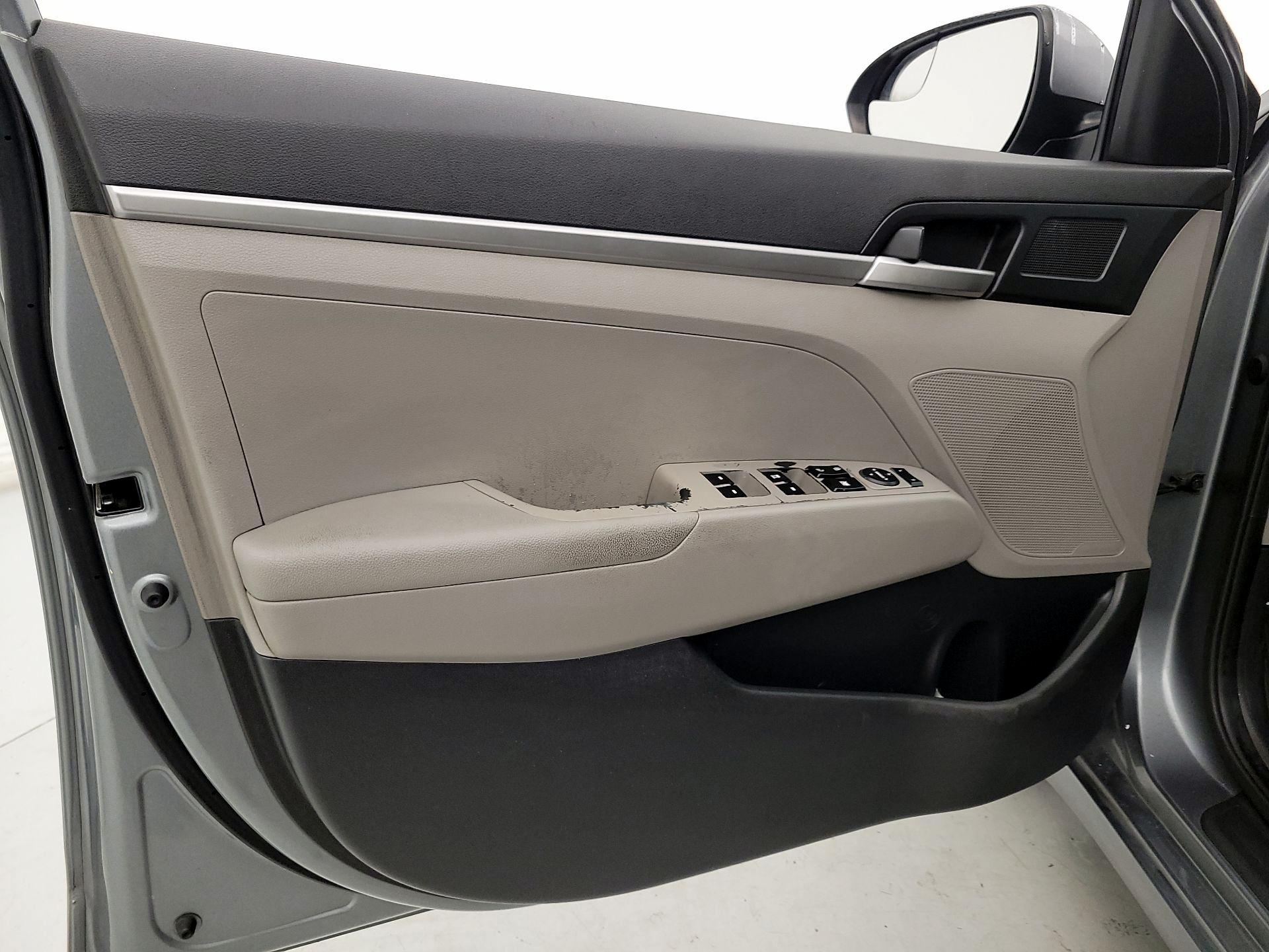 Thumbnail: 2019 Hyundai Elantra - 12