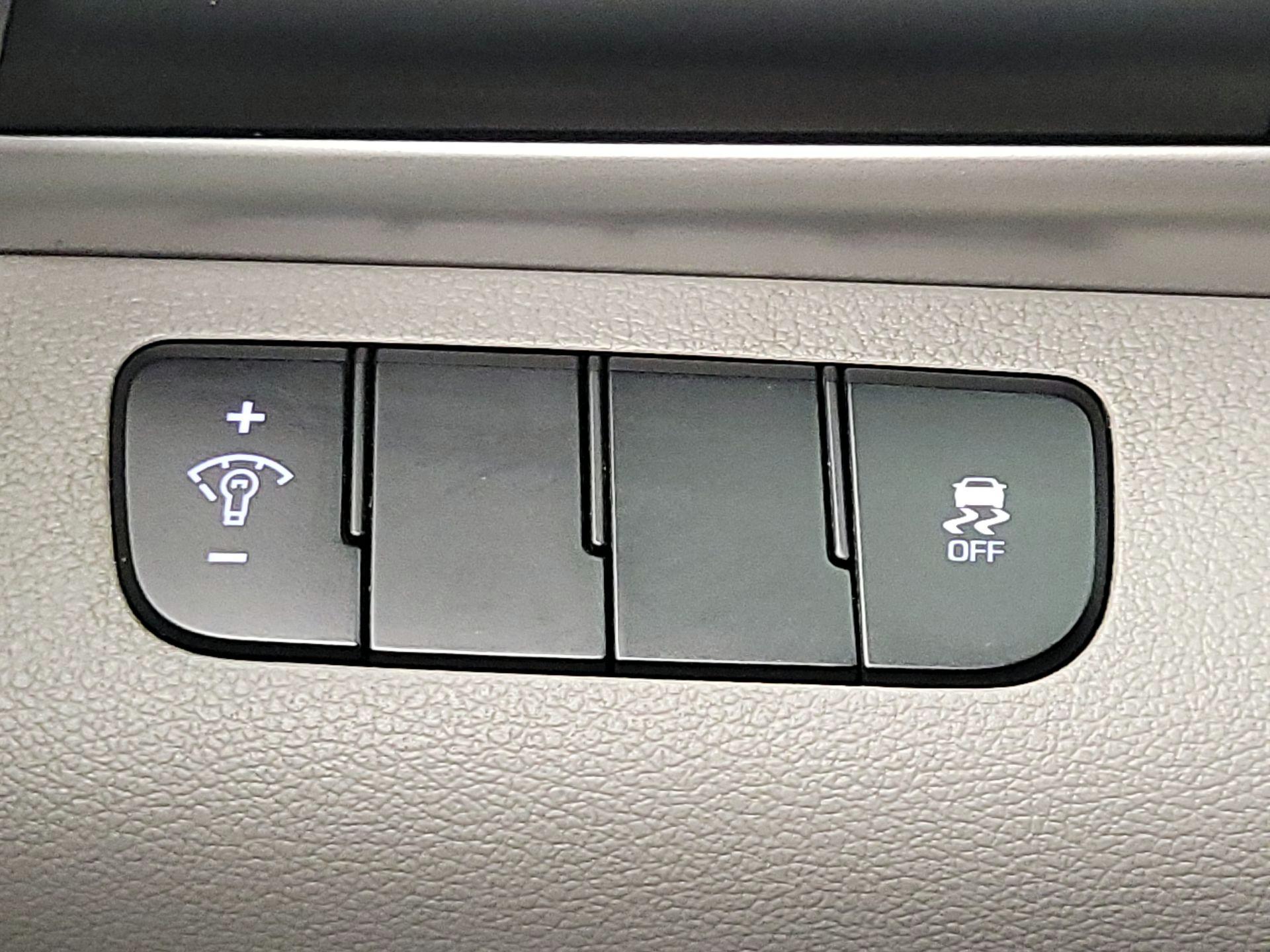 Thumbnail: 2019 Hyundai Elantra - 13