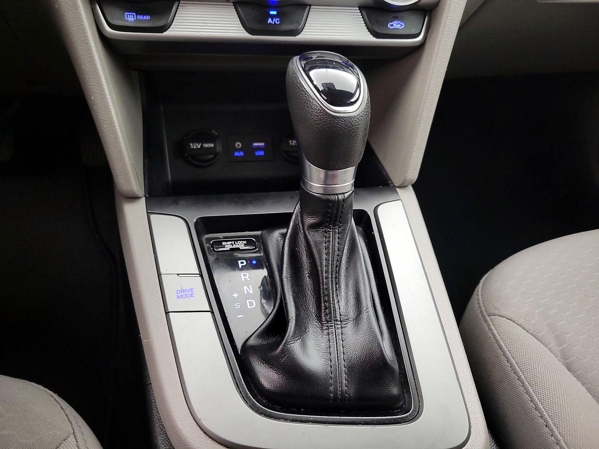 Thumbnail: 2019 Hyundai Elantra - 17