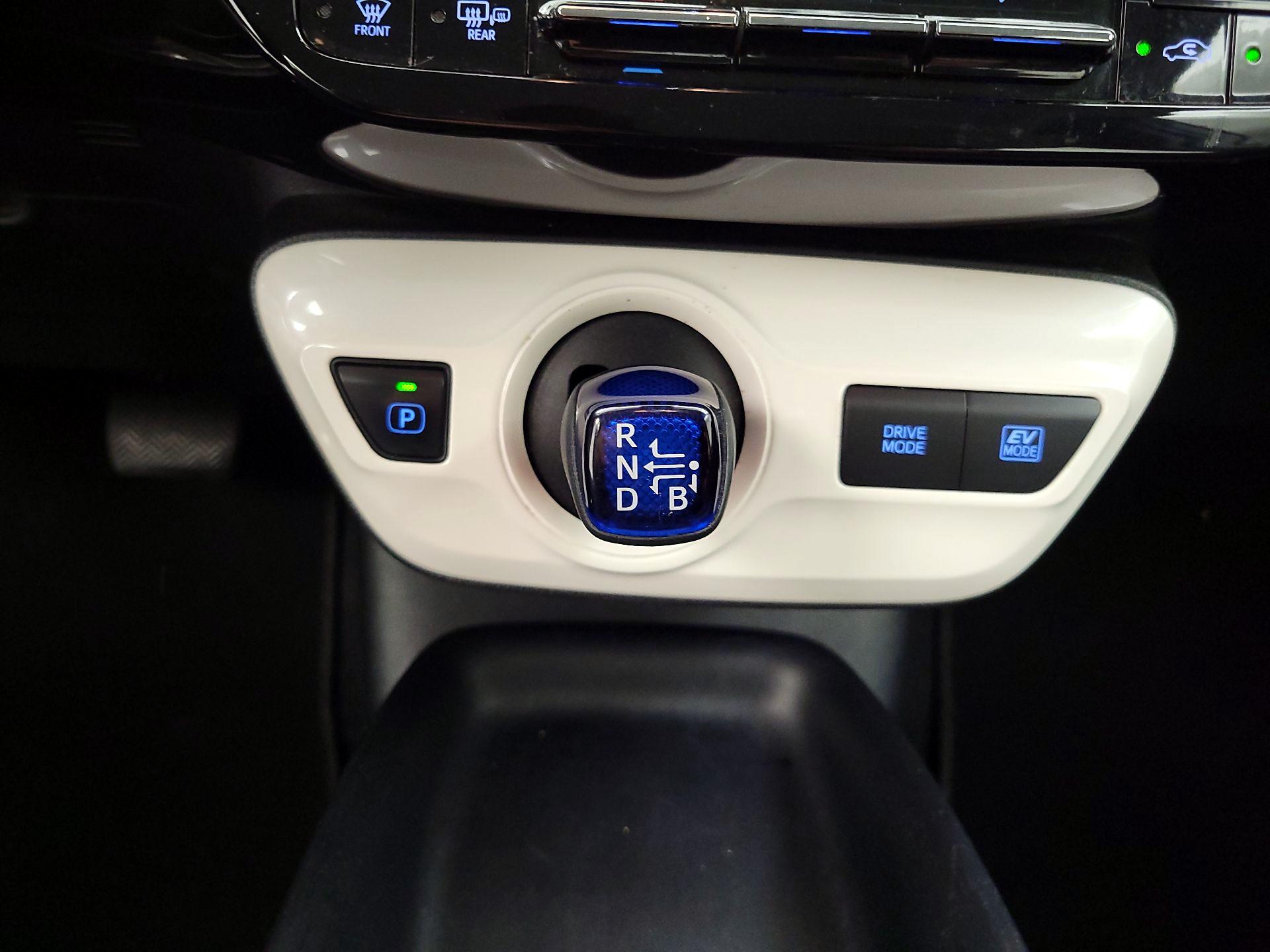 Thumbnail: 2018 Toyota Prius - 17