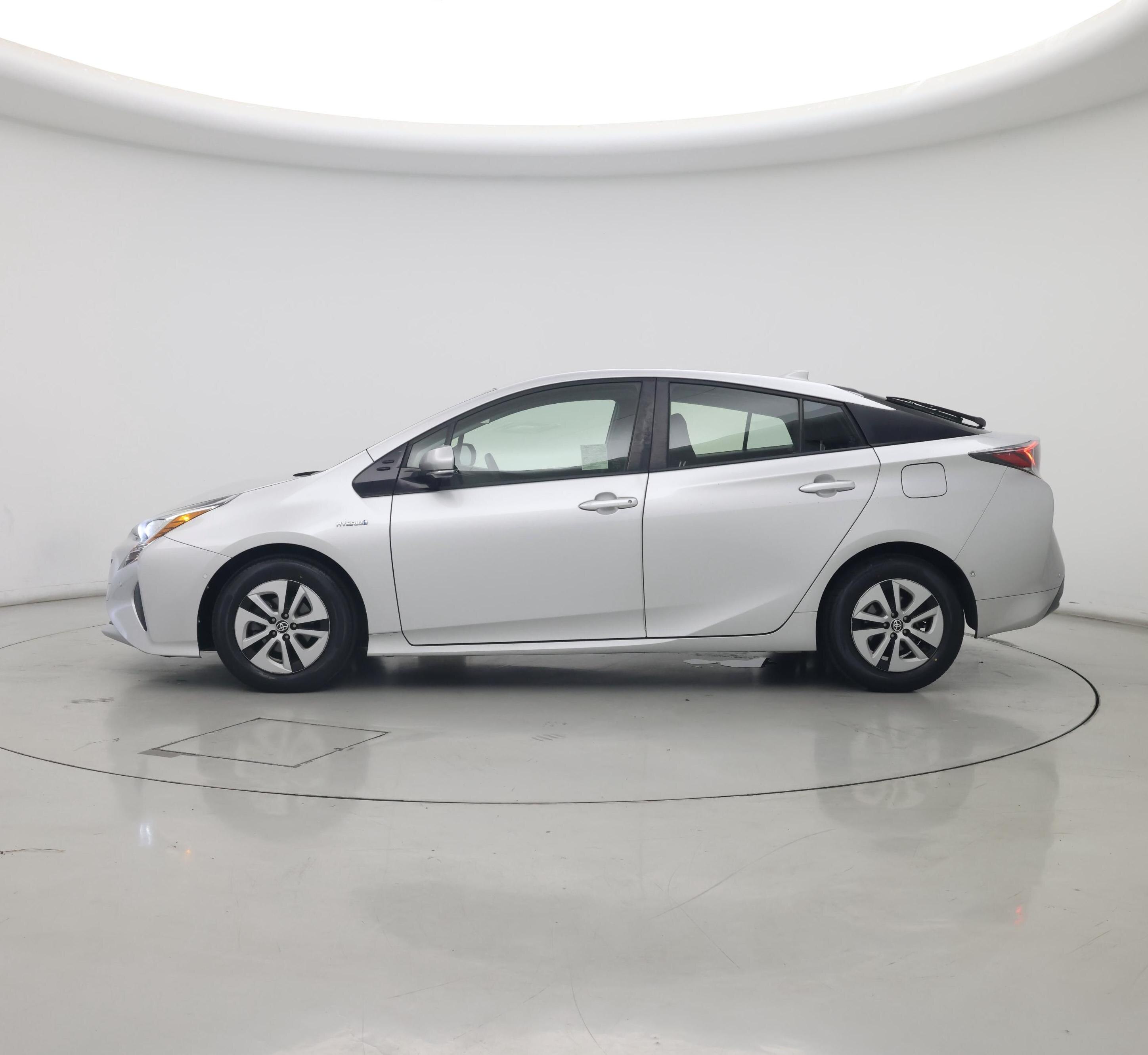 Thumbnail: 2018 Toyota Prius - 3