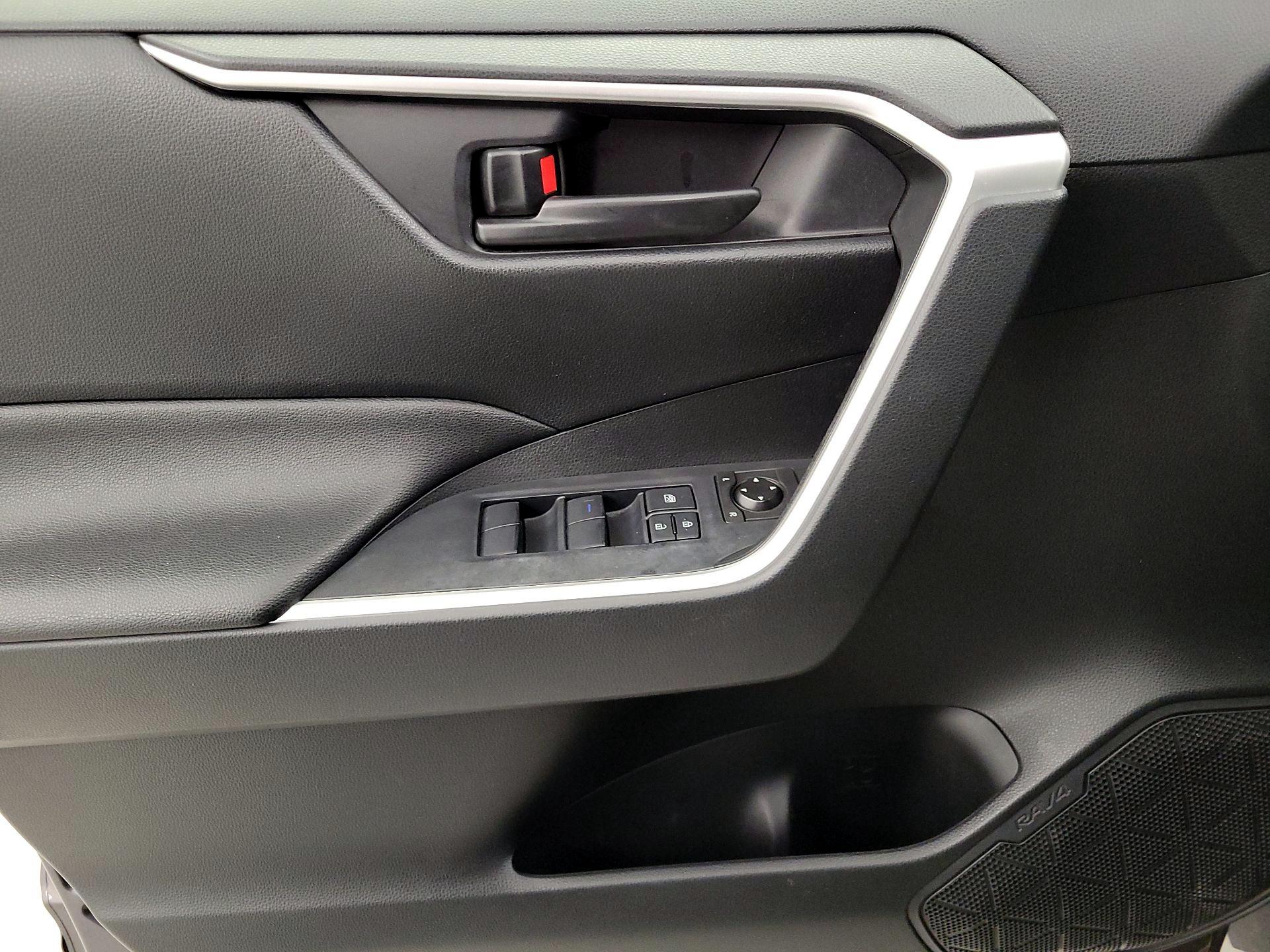 Thumbnail: 2019 Toyota RAV4 - 12