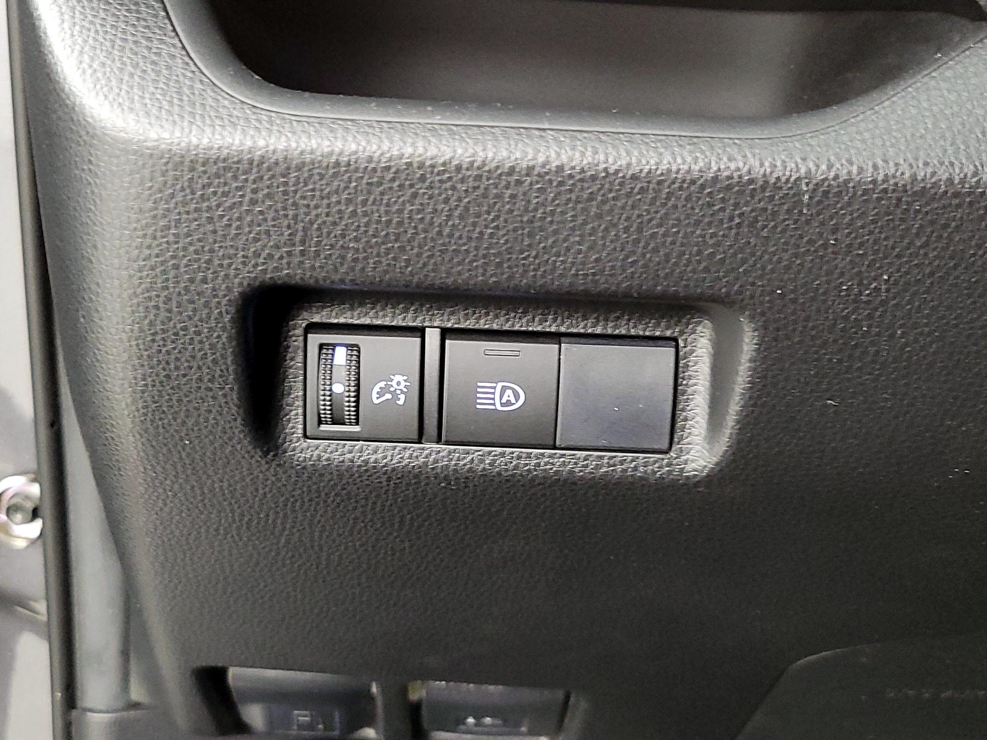 Thumbnail: 2019 Toyota RAV4 - 13