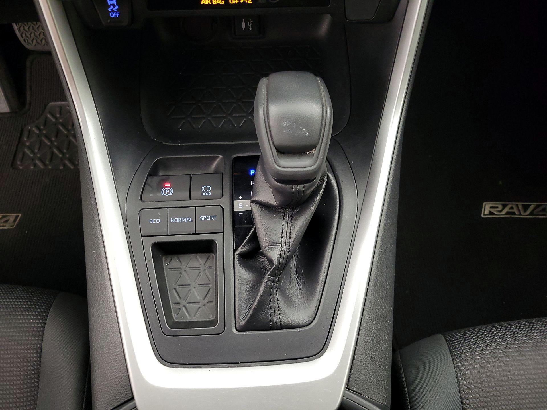 Thumbnail: 2019 Toyota RAV4 - 17