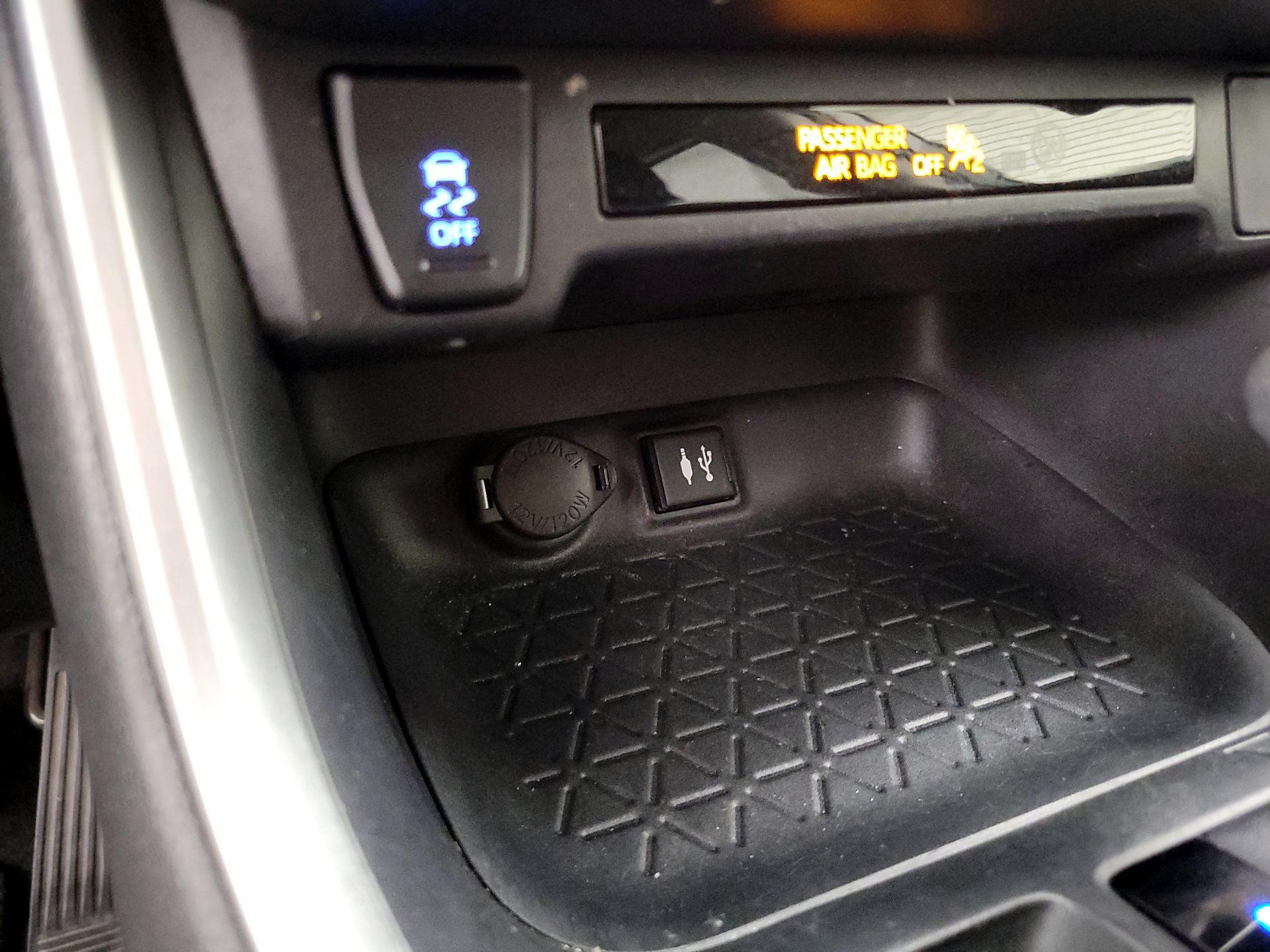 Thumbnail: 2019 Toyota RAV4 - 18