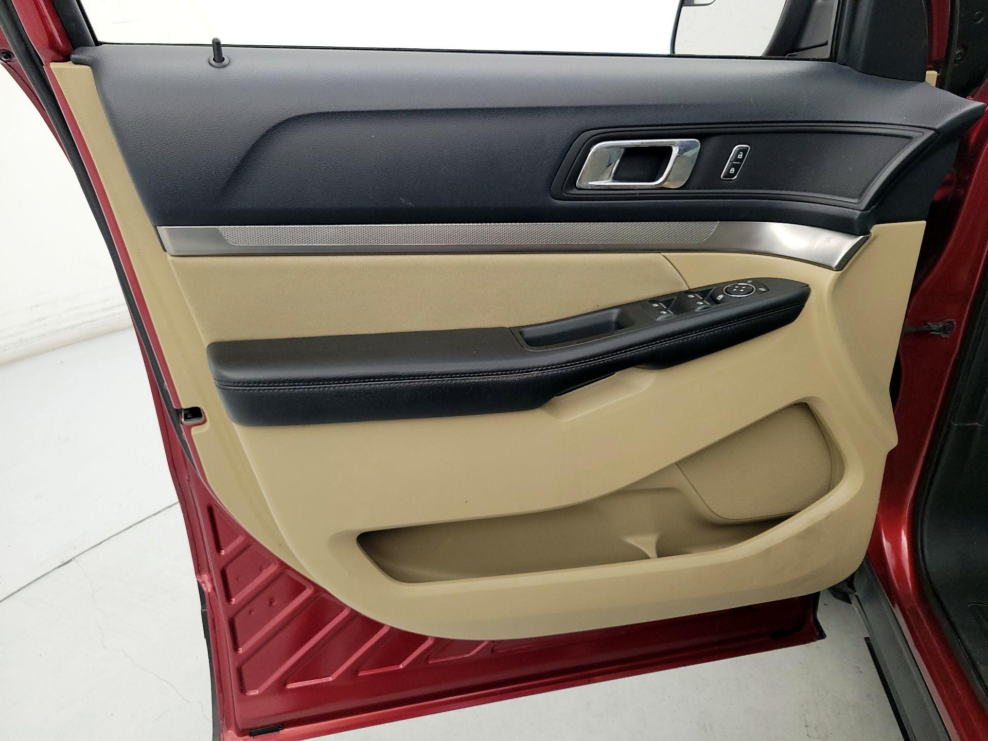 Thumbnail: 2016 Ford Explorer - 12