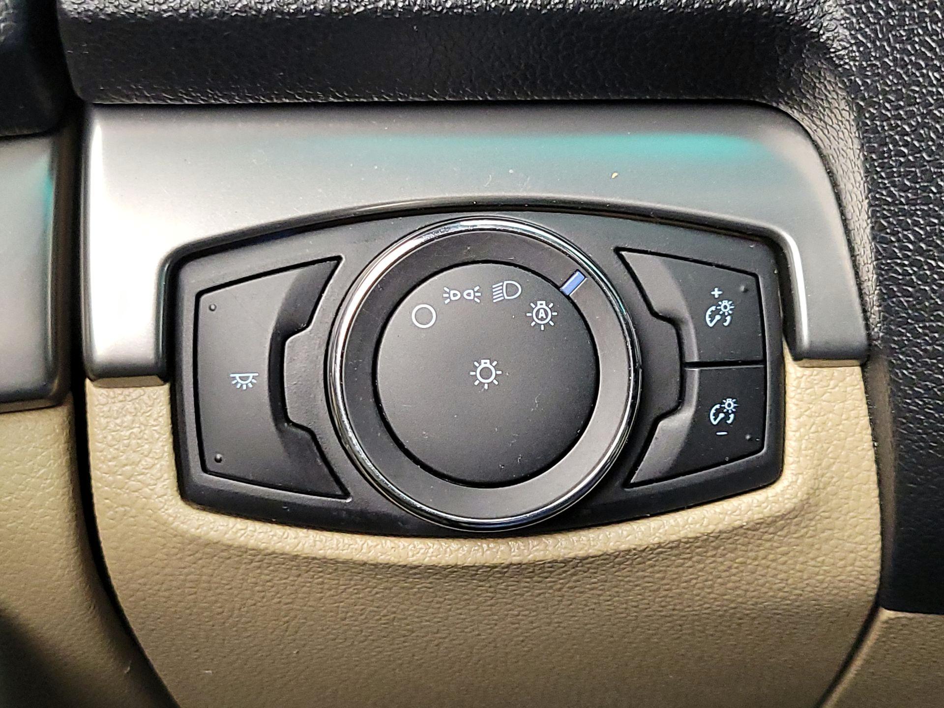 Thumbnail: 2016 Ford Explorer - 13